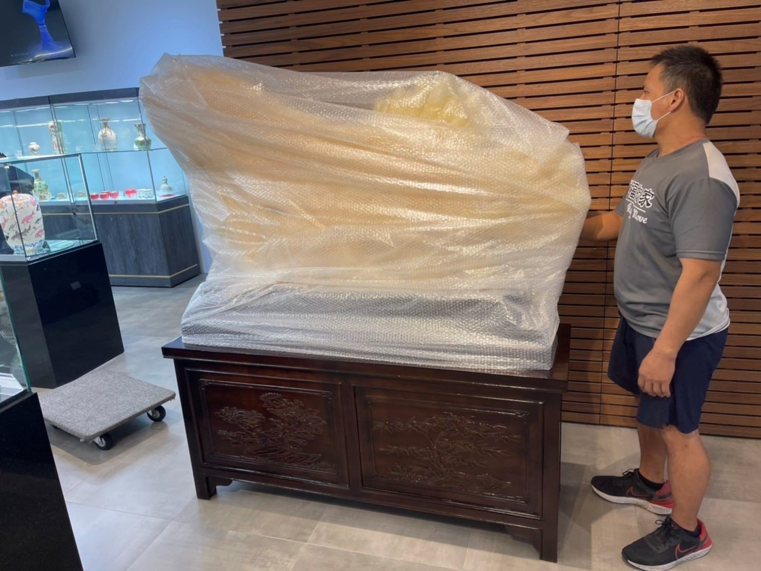 台北精搬貴重藝術品∣南港精搬貴重藝術品∣新北精搬貴重藝術品∣雙北精搬貴重藝術品∣汐止精搬貴重藝術品∣中永和精搬貴重藝術品∣板橋精搬貴重藝術品∣五股精搬貴重藝術品∣基隆精搬貴重藝術品∣桃園精搬貴重藝術品∣專業搬玉石藝術品推薦【榮福搬家公司】具專業團隊擁有精緻包裝組及重物搬運組,能依據業主、顧客需求分派其專業團隊組,進行各項藝術品專業安全搬運服務;給予最優質、放心各項搬家、搬運需求。 台北精搬貴重藝術品∣南港精搬貴重藝術品∣新北精搬貴重藝術品∣雙北精搬貴重藝術品∣汐止精搬貴重藝術品∣中永和精搬貴重藝術品∣板橋精搬貴重藝術品∣五股精搬貴重藝術品∣基隆精搬貴重藝術品∣桃園精搬貴重藝術品∣專業搬玉石藝術品推薦【榮福搬家公司】具專業團隊擁有精緻包裝組及重物搬運組,能依據業主、顧客需求分派其專業團隊組,進行各項藝術品專業安全搬運服務;給予最優質、放心各項搬家、搬運需求。
