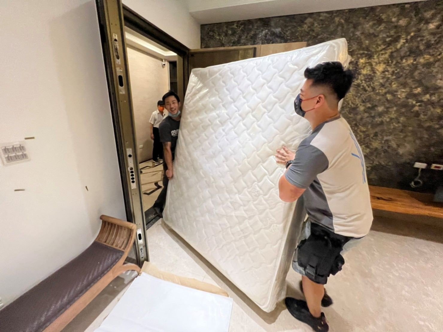 台北倉儲暫放精緻包裝∣南港倉儲暫放精緻包裝∣新北倉儲暫放精緻包裝∣雙北倉儲暫放精緻包裝∣汐止倉儲暫放精緻包裝∣中永和倉儲暫放精緻包裝∣板橋倉儲暫放精緻包裝∣五股倉儲暫放精緻包裝∣基隆倉儲暫放精緻包裝∣桃園倉儲暫放精緻包裝,精緻包裝搬運「細膩包裝、專業搬運、用心服務、以客為尊」是榮福搬家公司的宗旨與精神。歡迎立即來電02-2651-2727專人服務。 台北倉儲暫放精緻包裝∣南港倉儲暫放精緻包裝∣新北倉儲暫放精緻包裝∣雙北倉儲暫放精緻包裝∣汐止倉儲暫放精緻包裝∣中永和倉儲暫放精緻包裝∣板橋倉儲暫放精緻包裝∣五股倉儲暫放精緻包裝∣基隆倉儲暫放精緻包裝∣桃園倉儲暫放精緻包裝,精緻包裝搬運「細膩包裝、專業搬運、用心服務、以客為尊」是榮福搬家公司的宗旨與精神。歡迎立即來電02-2651-2727專人服務。