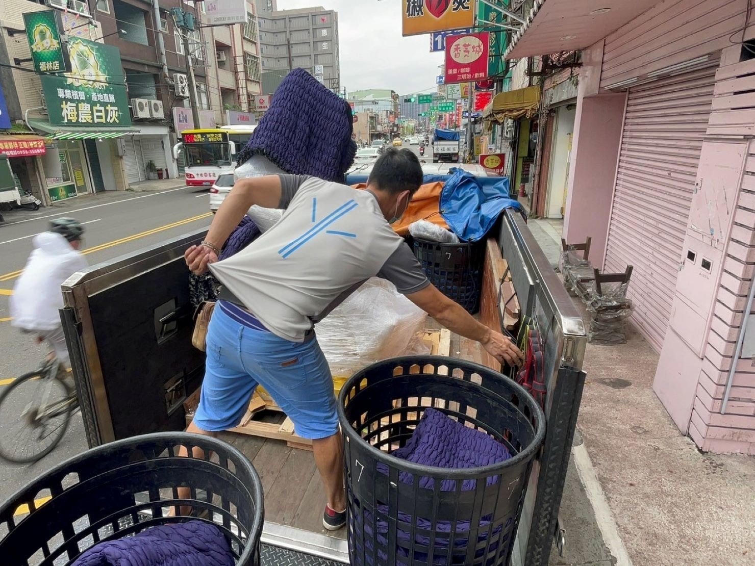 搬家首選【榮福搬家公司】四面佛像搬家|四面佛精緻包裝|泰國財神搬家|泰國財神精緻包裝|泰國四面佛搬運|石雕佛像精緻包裝|玉雕神像精緻包裝|木雕神像精緻包裝|特殊重物神像搬運|廟宇喬遷搬運|神社喬遷搬運|神尊搬運|喬遷搬家首選|特殊重物神像搬運|特殊重物佛像搬運、用心防護、精緻包裝、搬重物技巧、新北搬家公司推薦、搬家車、搬家公司、基隆搬家、南港搬家、桃園搬家公司推薦、台北搬家公司推薦:大台北搬家,精緻包裝搬運「細膩包裝、專業搬運、用心服務、以客為尊」是榮福搬家公司的宗旨與精神。歡迎立即來電02-2651-2727專人服務。 搬家首選【榮福搬家公司】四面佛像搬家|四面佛精緻包裝|泰國財神搬家|泰國財神精緻包裝|泰國四面佛搬運|石雕佛像精緻包裝|玉雕神像精緻包裝|木雕神像精緻包裝|特殊重物神像搬運|廟宇喬遷搬運|神社喬遷搬運|神尊搬運|喬遷搬家首選|特殊重物神像搬運|特殊重物佛像搬運、用心防護、精緻包裝、搬重物技巧、新北搬家公司推薦、搬家車、搬家公司、基隆搬家、南港搬家、桃園搬家公司推薦、台北搬家公司推薦:大台北搬家,精緻包裝搬運「細膩包裝、專業搬運、用心服務、以客為尊」是榮福搬家公司的宗旨與精神。歡迎立即來電02-2651-2727專人服務。