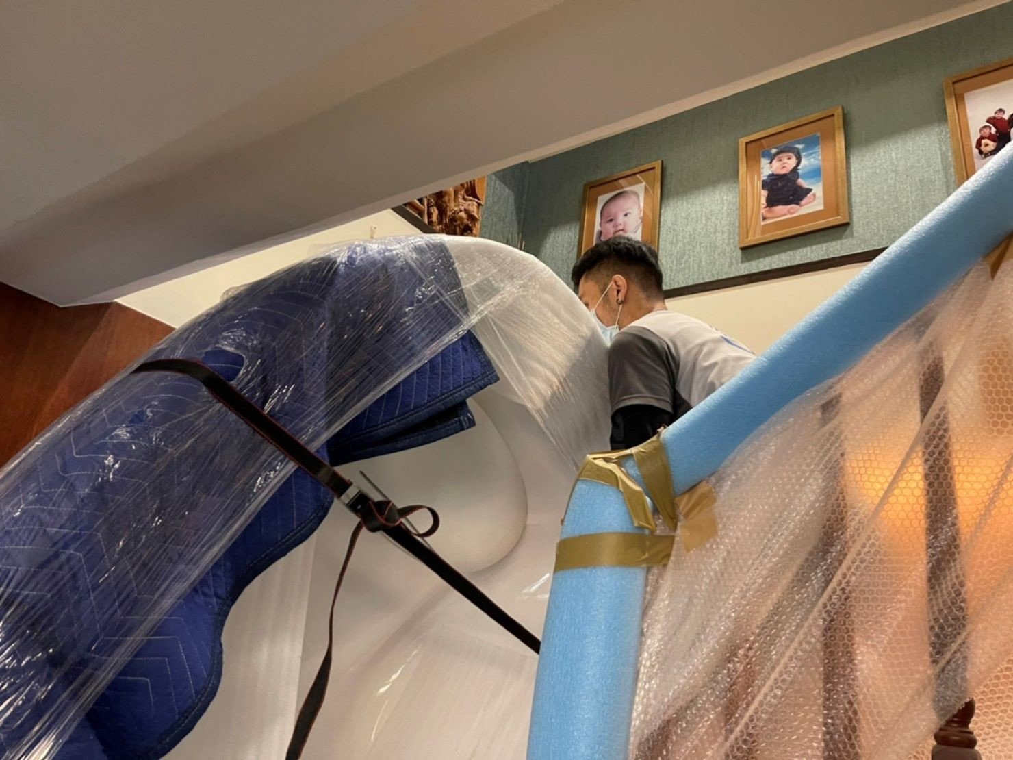 搬浴缸、按摩浴缸、TOTO浴缸、TOTO太空寢浴、搬重物【榮福搬家公司】精搬重物、搬魚缸、搬鋼琴、搬金庫、人力搬運、搬按摩椅、冰箱搬運、搬家具、搬家首選、吊掛搬運、吊家具搬運、吊金庫搬運、特殊重物搬運、單件重物搬運、搬醫療床、專搬重物、企業搬運服務、公司行號搬遷、搬遷、新北搬家公司推薦、搬家公司、基隆搬家、南港搬家、桃園搬家公司推薦、台北搬家公司推薦:大台北搬家,精緻包裝搬運「細膩包裝、專業搬運、用心服務、以客為尊」是榮福搬家公司的宗旨與精神。歡迎立即來電02-2651-2727專人服務。 搬浴缸、按摩浴缸、TOTO浴缸、TOTO太空寢浴、搬重物【榮福搬家公司】精搬重物、搬魚缸、搬鋼琴、搬金庫、人力搬運、搬按摩椅、冰箱搬運、搬家具、搬家首選、吊掛搬運、吊家具搬運、吊金庫搬運、特殊重物搬運、單件重物搬運、搬醫療床、專搬重物、企業搬運服務、公司行號搬遷、搬遷、新北搬家公司推薦、搬家公司、基隆搬家、南港搬家、桃園搬家公司推薦、台北搬家公司推薦:大台北搬家,精緻包裝搬運「細膩包裝、專業搬運、用心服務、以客為尊」是榮福搬家公司的宗旨與精神。歡迎立即來電02-2651-2727專人服務。