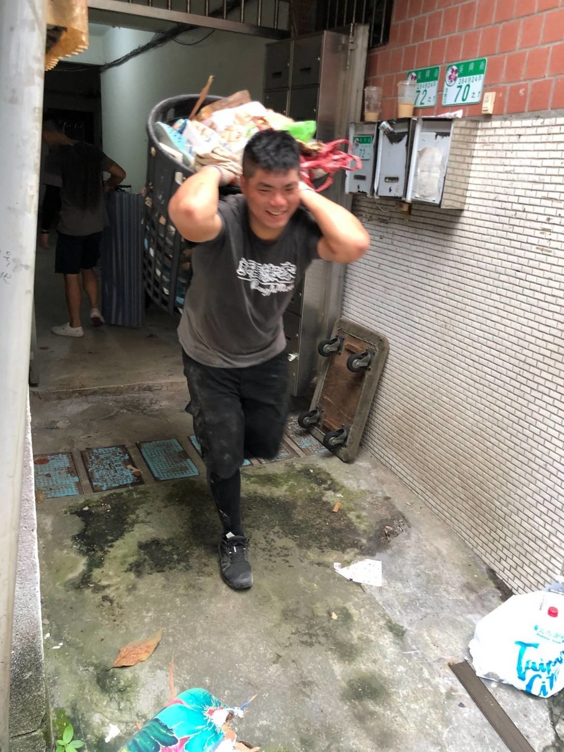 垃圾清運【榮福搬家公司】台北搬家、新北搬家、搬家首選、優質搬家,包裝搬運「細膩包裝、專業搬運、用心服務、以客為尊」值得您來選擇:【廢棄物處理清運、家庭家具垃圾處理】大型垃圾清運、廢棄家具清運。 垃圾清運【榮福搬家公司】台北搬家、新北搬家、搬家首選、優質搬家,包裝搬運「細膩包裝、專業搬運、用心服務、以客為尊」值得您來選擇:【廢棄物處理清運、家庭家具垃圾處理】大型垃圾清運、廢棄家具清運。