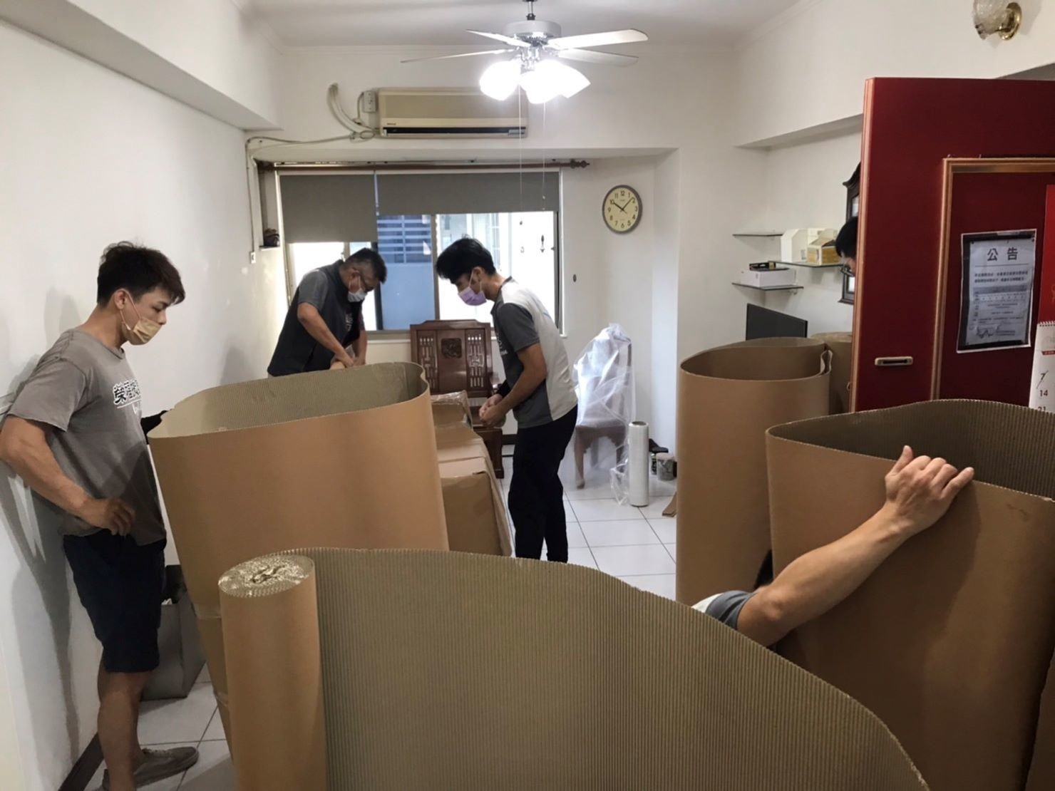 倉儲暫放精緻包裝、搬家公司推薦、新北搬家公司推薦【榮福搬家公司】基隆倉儲搬運搬家、南港倉儲搬運搬家、桃園倉儲搬運、台北倉儲搬運搬家、新北倉儲搬運搬家、板橋倉儲搬運搬家,【倉儲暫放唯一指定搬家公司】住家裝修倉儲暫放、精緻搬家、精緻包裝、倉儲暫放家具防護包裝防潮濕防蟲蛀、廚房家電倉儲包裝、紅木桌椅防潮防蟲倉儲暫放、搬家首選,大型家具搬運、台北搬家公司推薦:大台北搬家,精緻包裝搬運「細膩包裝、專業搬運、用心服務、以客為尊」是榮福搬家公司的宗旨與精神。歡迎立即來電02-2651-2727專人服務。 倉儲暫放精緻包裝、搬家公司推薦、新北搬家公司推薦【榮福搬家公司】基隆倉儲搬運搬家、南港倉儲搬運搬家、桃園倉儲搬運、台北倉儲搬運搬家、新北倉儲搬運搬家、板橋倉儲搬運搬家,【倉儲暫放唯一指定搬家公司】住家裝修倉儲暫放、精緻搬家、精緻包裝、倉儲暫放家具防護包裝防潮濕防蟲蛀、廚房家電倉儲包裝、紅木桌椅防潮防蟲倉儲暫放、搬家首選,大型家具搬運、台北搬家公司推薦:大台北搬家,精緻包裝搬運「細膩包裝、專業搬運、用心服務、以客為尊」是榮福搬家公司的宗旨與精神。歡迎立即來電02-2651-2727專人服務。