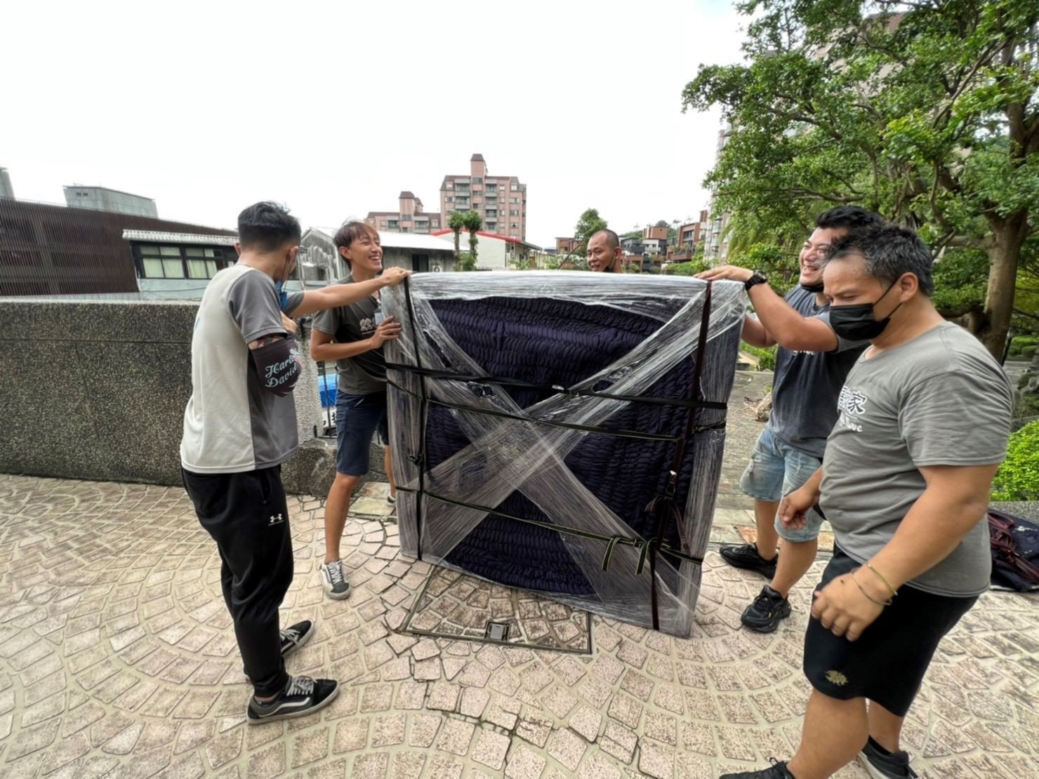 台北搬家吊掛搬運∣南港搬家吊掛搬運∣新北搬家吊掛搬運∣雙北搬家吊掛搬運∣汐止搬家吊掛搬運∣五股搬家吊掛搬運∣中永和搬家吊掛搬運∣板橋搬家吊掛搬運∣桃園搬家吊掛搬運推薦【榮福搬家】屬專業搬家細膩運唯一首選,累積20年各式各樣特殊重物的搬運經驗,專業敏捷快速完成您的各項搬運任務。榮福搬家具備精緻包裝搬運「細膩包裝、專業搬運、用心服務、以客為尊」是榮福搬家公司的宗旨與精神。歡迎立即來電02-2651-2727專人服務。 台北搬家吊掛搬運∣南港搬家吊掛搬運∣新北搬家吊掛搬運∣雙北搬家吊掛搬運∣汐止搬家吊掛搬運∣五股搬家吊掛搬運∣中永和搬家吊掛搬運∣板橋搬家吊掛搬運∣桃園搬家吊掛搬運推薦【榮福搬家】屬專業搬家細膩運唯一首選,累積20年各式各樣特殊重物的搬運經驗,專業敏捷快速完成您的各項搬運任務。榮福搬家具備精緻包裝搬運「細膩包裝、專業搬運、用心服務、以客為尊」是榮福搬家公司的宗旨與精神。歡迎立即來電02-2651-2727專人服務。