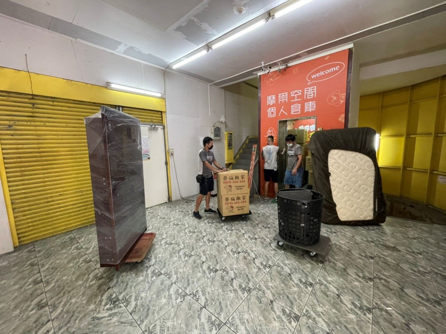 搬家公司推薦、新北搬家推薦【榮福搬家公司】南港搬家、桃園搬家公司推薦、台北搬家公司推薦、搬家具、冰箱搬運、基隆搬家、搬家電、床墊搬運、倉儲搬運、沙發搬運、搬茶几、床組拆裝、衣櫃拆裝、衣櫃搬運、洗衣機搬運、搬運餐桌、搬按摩椅、單件家具運送、跨縣市搬家、吊車搬家、吊車搬運、吊掛家具搬運、無痛搬家、大型家具搬運、家庭搬家、搬鋼琴、搬工計時、搬工服務、人力搬運、搬運、搬家紙箱,針對顧客都秉持以用心實在專業搬家技巧,搬家實在用心值得您的信賴與選擇。歡迎來電咨詢02-2651-2727,榮福搬家有專員立即為您服務。 搬家公司推薦、新北搬家推薦【榮福搬家公司】南港搬家、桃園搬家公司推薦、台北搬家公司推薦、搬家具、冰箱搬運、基隆搬家、搬家電、床墊搬運、倉儲搬運、沙發搬運、搬茶几、床組拆裝、衣櫃拆裝、衣櫃搬運、洗衣機搬運、搬運餐桌、搬按摩椅、單件家具運送、跨縣市搬家、吊車搬家、吊車搬運、吊掛家具搬運、無痛搬家、大型家具搬運、家庭搬家、搬鋼琴、搬工計時、搬工服務、人力搬運、搬運、搬家紙箱,針對顧客都秉持以用心實在專業搬家技巧,搬家實在用心值得您的信賴與選擇。歡迎來電咨詢02-2651-2727,榮福搬家有專員立即為您服務。