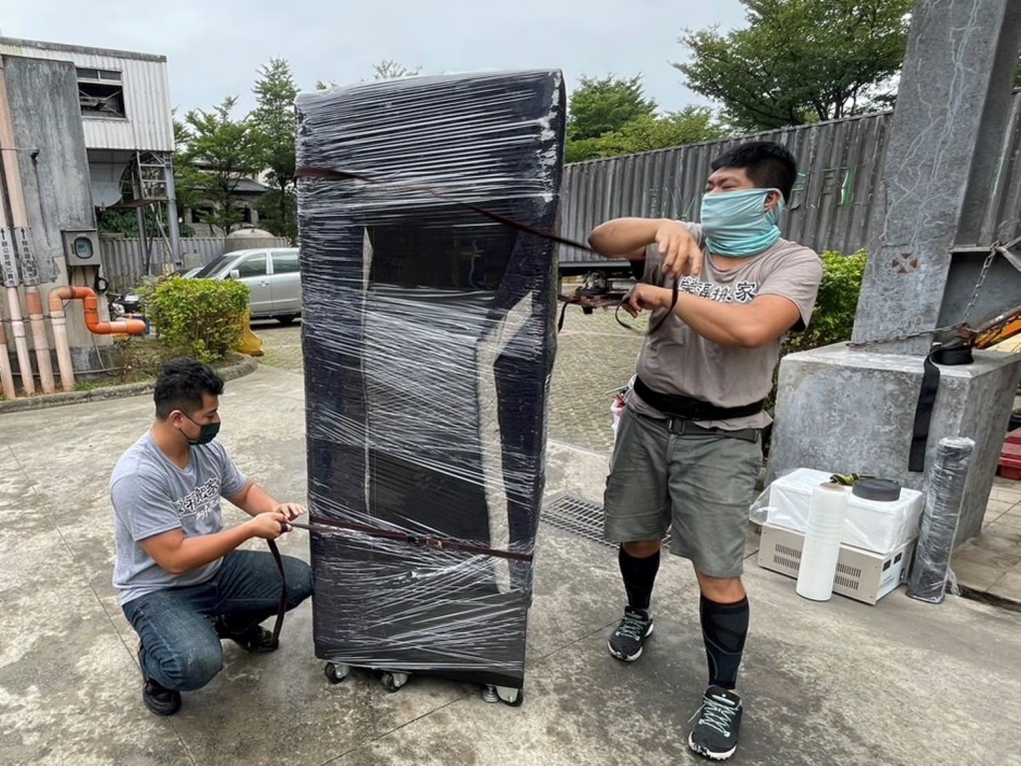台北單搬重物∣南港單搬重物∣新北單搬重物∣雙北單搬重物∣汐止單搬重物∣五股單搬重物∣中永和單搬重物∣板橋單搬重物∣桃園單搬重物推薦【榮福搬家】屬專業搬家細膩運唯一首選,累積20年各式各樣特殊重物的搬運經驗,專業敏捷快速完成您的各項搬運任務。榮福搬家具備精緻包裝搬運「細膩包裝、專業搬運、用心服務、以客為尊」是榮福搬家公司的宗旨與精神。歡迎立即來電02-2651-2727專人服務。 台北單搬重物∣南港單搬重物∣新北單搬重物∣雙北單搬重物∣汐止單搬重物∣五股單搬重物∣中永和單搬重物∣板橋單搬重物∣桃園單搬重物推薦【榮福搬家】屬專業搬家細膩運唯一首選,累積20年各式各樣特殊重物的搬運經驗,專業敏捷快速完成您的各項搬運任務。榮福搬家具備精緻包裝搬運「細膩包裝、專業搬運、用心服務、以客為尊」是榮福搬家公司的宗旨與精神。歡迎立即來電02-2651-2727專人服務。