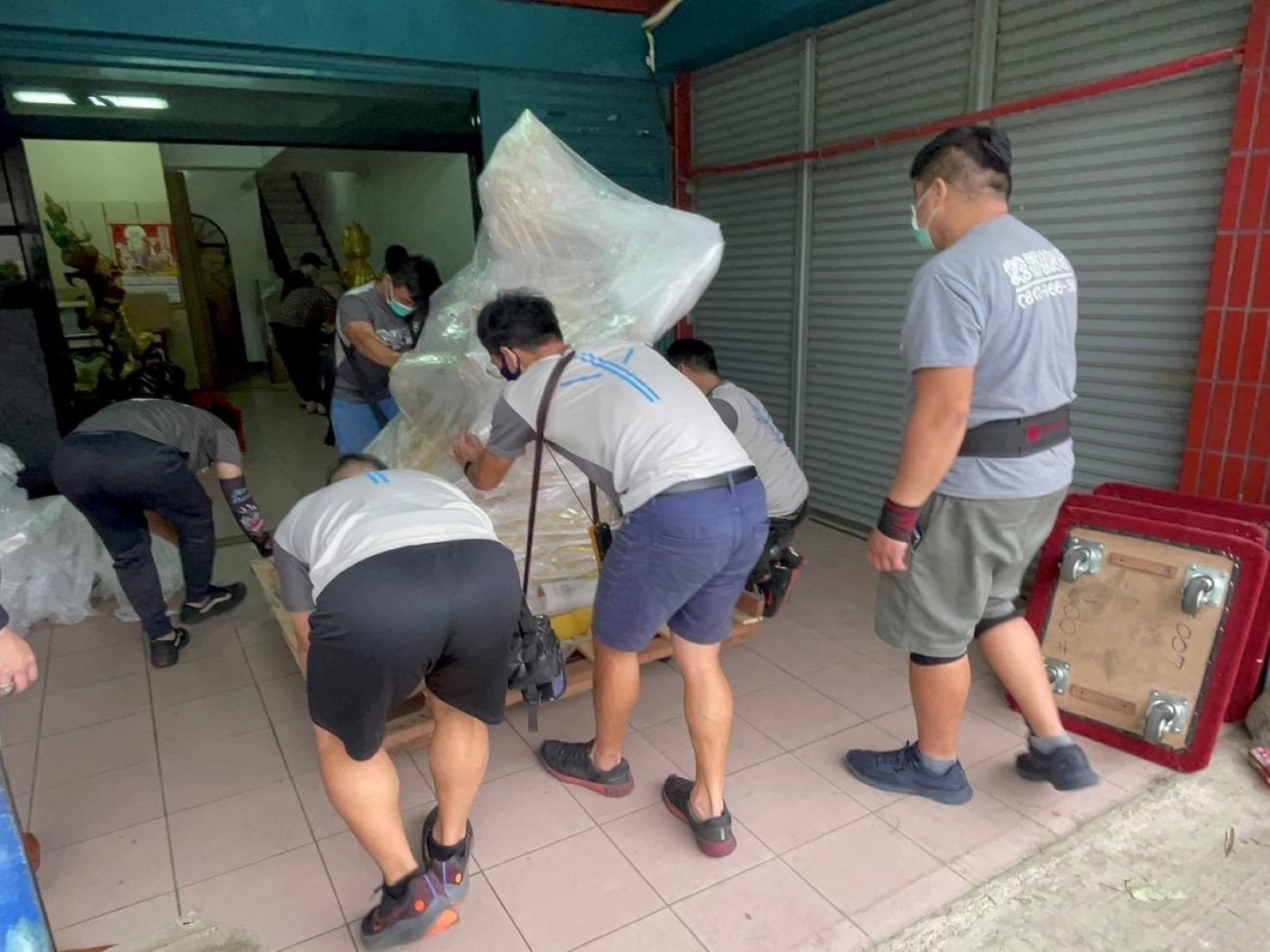 搬家首選【榮福搬家公司】四面佛像搬家|四面佛精緻包裝|泰國財神搬家|泰國財神精緻包裝|泰國四面佛搬運|石雕佛像精緻包裝|玉雕神像精緻包裝|木雕神像精緻包裝|特殊重物神像搬運|廟宇喬遷搬運|神社喬遷搬運|神尊搬運|喬遷搬家首選|特殊重物神像搬運|特殊重物佛像搬運、用心防護、精緻包裝、搬重物技巧、新北搬家公司推薦、搬家車、搬家公司、基隆搬家、南港搬家、桃園搬家公司推薦、台北搬家公司推薦:大台北搬家,精緻包裝搬運「細膩包裝、專業搬運、用心服務、以客為尊」是榮福搬家公司的宗旨與精神。歡迎立即來電02-2651-2727專人服務。 搬家首選【榮福搬家公司】四面佛像搬家|四面佛精緻包裝|泰國財神搬家|泰國財神精緻包裝|泰國四面佛搬運|石雕佛像精緻包裝|玉雕神像精緻包裝|木雕神像精緻包裝|特殊重物神像搬運|廟宇喬遷搬運|神社喬遷搬運|神尊搬運|喬遷搬家首選|特殊重物神像搬運|特殊重物佛像搬運、用心防護、精緻包裝、搬重物技巧、新北搬家公司推薦、搬家車、搬家公司、基隆搬家、南港搬家、桃園搬家公司推薦、台北搬家公司推薦:大台北搬家,精緻包裝搬運「細膩包裝、專業搬運、用心服務、以客為尊」是榮福搬家公司的宗旨與精神。歡迎立即來電02-2651-2727專人服務。