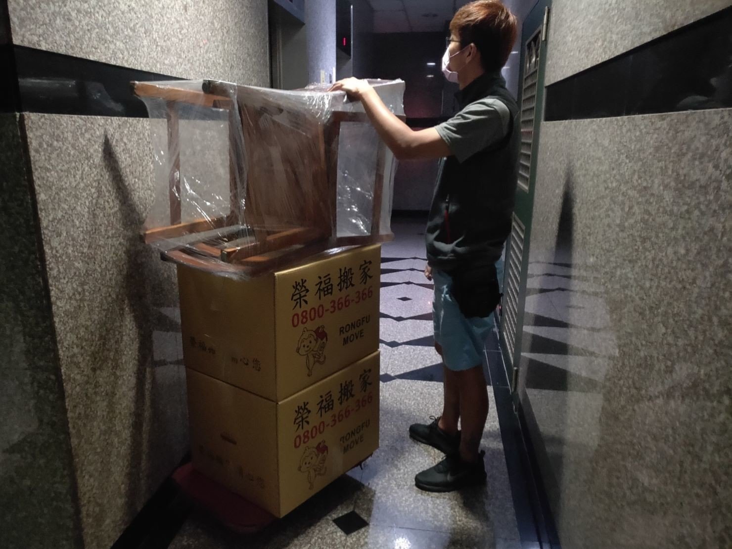 搬家公司推薦、台北搬家公司推薦【榮福搬家公司】南港搬家、桃園搬家公司推薦、新北搬家推薦、搬家具、冰箱搬運、基隆搬家、搬大型家電、床墊搬運、搬公司行號、家庭搬家、搬鋼琴、搬家首選、搬家達人、大型家具搬運、搬工、搬運、搬家紙箱、大型家具搬運、跨縣市搬家、單件家具運送、搬家車、搬家估價,針對顧客都秉持以用心實在專業搬家技巧,搬家實在用心值得您的信賴與選擇。歡迎來電咨詢02-2651-2727,榮福搬家有專員立即為您服務。 搬家公司推薦、台北搬家公司推薦【榮福搬家公司】南港搬家、桃園搬家公司推薦、新北搬家推薦、搬家具、冰箱搬運、基隆搬家、搬大型家電、床墊搬運、搬公司行號、家庭搬家、搬鋼琴、搬家首選、搬家達人、大型家具搬運、搬工、搬運、搬家紙箱、大型家具搬運、跨縣市搬家、單件家具運送、搬家車、搬家估價,針對顧客都秉持以用心實在專業搬家技巧,搬家實在用心值得您的信賴與選擇。歡迎來電咨詢02-2651-2727,榮福搬家有專員立即為您服務。
