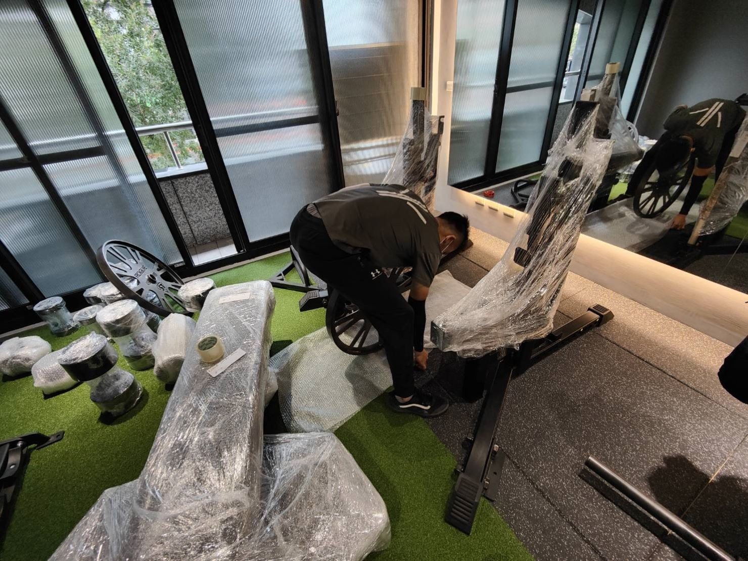 台北搬健身器材、南港搬健身器材、新北搬健身器材、雙北搬健身器材、汐止搬健身器材、中永和搬健身器材、板橋搬健身器材、五股搬健身器材、基隆搬健身器材、桃園搬健身器材、專業健身器材搬運推薦【榮福搬家公司】各項運動器材倉儲暫放、各項健身器材精緻包裝、各項健身器材精緻包裝倉儲暫放、運動器材設備搬運、搬居家跑步機、搬滑步機、搬橢圓機、搬跑步機、搬深蹲架、搬種訓架、各式居家搬運動設備、重量深蹲架、健身房運動器材搬運【榮福搬家】具各項搬運設備及搬運動器材知識與技巧,也有各項物件拆裝的專門技能,破百公斤的設備器材、「專業搬運、用心服務、以客為尊」是榮福搬家公司的宗旨與精神。歡迎立即來電02-2651-2727專人服務。 台北搬健身器材、南港搬健身器材、新北搬健身器材、雙北搬健身器材、汐止搬健身器材、中永和搬健身器材、板橋搬健身器材、五股搬健身器材、基隆搬健身器材、桃園搬健身器材、專業健身器材搬運推薦【榮福搬家公司】各項運動器材倉儲暫放、各項健身器材精緻包裝、各項健身器材精緻包裝倉儲暫放、運動器材設備搬運、搬居家跑步機、搬滑步機、搬橢圓機、搬跑步機、搬深蹲架、搬種訓架、各式居家搬運動設備、重量深蹲架、健身房運動器材搬運【榮福搬家】具各項搬運設備及搬運動器材知識與技巧,也有各項物件拆裝的專門技能,破百公斤的設備器材、「專業搬運、用心服務、以客為尊」是榮福搬家公司的宗旨與精神。歡迎立即來電02-2651-2727專人服務。