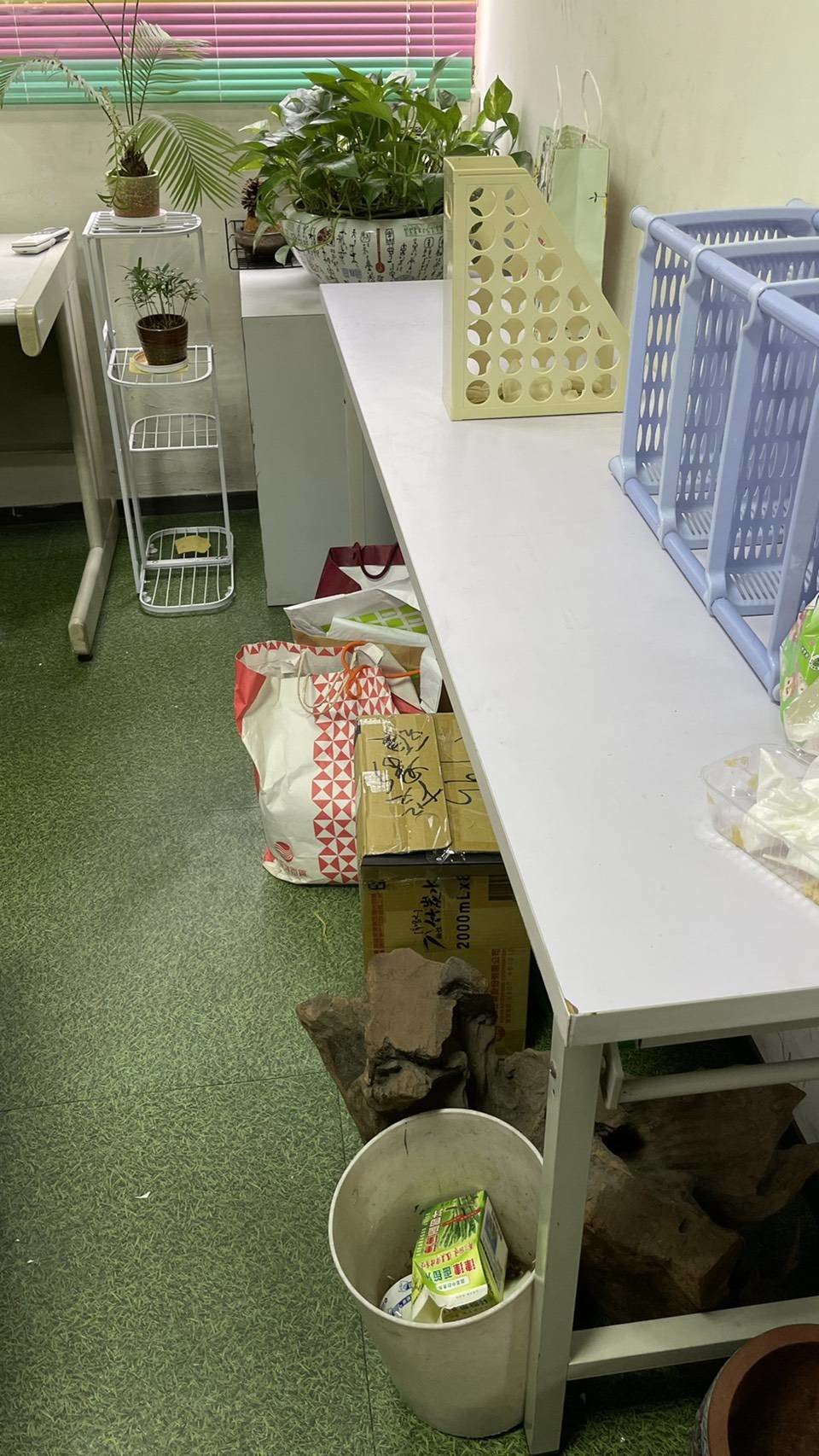 搬工計時、人工搬運、搬水晶洞【榮福搬家公司】特殊重物搬運、專搬重物、人力搬運、搬家首選、口碑第一、精搬金庫、搬保險櫃、精搬魚缸、跨縣市搬家、床墊搬運、搬床組、搬洗衣機、冰箱搬運、搬家具、搬展示木櫃、搬大理石桌、搬大型茶几、石墩搬運、搬置物櫃辦公桌、搬個人活動櫃、石頭搬運、搬神明桌、木製家具搬運、吊掛搬運、吊家具搬運、家庭搬家、辦公室遷移、公司行號搬遷、同棟不同樓層搬運、桃園搬家公司推薦、南港搬家、基隆搬家、新北搬家公司推薦、台北搬家公司推薦:大台北搬家,精緻包裝搬運「細膩包裝、專業搬運、用心服務、以客為尊」是榮福搬家公司的宗旨與精神。歡迎立即來電02-2651-2727專人服務。 搬工計時、人工搬運、搬水晶洞【榮福搬家公司】特殊重物搬運、專搬重物、人力搬運、搬家首選、口碑第一、精搬金庫、搬保險櫃、精搬魚缸、跨縣市搬家、床墊搬運、搬床組、搬洗衣機、冰箱搬運、搬家具、搬展示木櫃、搬大理石桌、搬大型茶几、石墩搬運、搬置物櫃辦公桌、搬個人活動櫃、石頭搬運、搬神明桌、木製家具搬運、吊掛搬運、吊家具搬運、家庭搬家、辦公室遷移、公司行號搬遷、同棟不同樓層搬運、桃園搬家公司推薦、南港搬家、基隆搬家、新北搬家公司推薦、台北搬家公司推薦:大台北搬家,精緻包裝搬運「細膩包裝、專業搬運、用心服務、以客為尊」是榮福搬家公司的宗旨與精神。歡迎立即來電02-2651-2727專人服務。