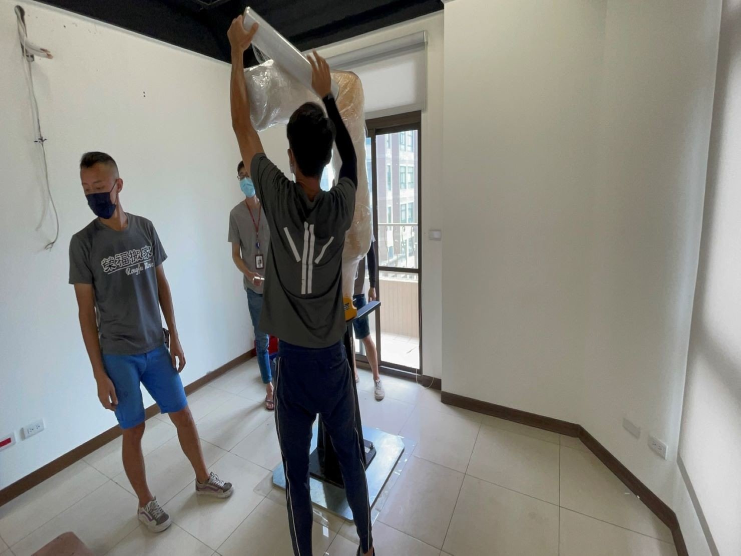 搬家公司推薦、台北搬家推薦【榮福搬家公司】南港搬家、桃園搬家公司推薦、新北搬家公司推薦、企業搬運服務、生技公司、公司行號搬遷、政府機關搬遷、機械手臂搬遷、精緻包裝,安全搬運、針對顧客都秉持以用心實在專業搬家技巧,搬家實在用心值得您的信賴與選擇。歡迎來電咨詢02-2651-2727,榮福搬家有專員立即為您服務。 搬家公司推薦、台北搬家推薦【榮福搬家公司】南港搬家、桃園搬家公司推薦、新北搬家公司推薦、企業搬運服務、生技公司、公司行號搬遷、政府機關搬遷、機械手臂搬遷、精緻包裝,安全搬運、針對顧客都秉持以用心實在專業搬家技巧,搬家實在用心值得您的信賴與選擇。歡迎來電咨詢02-2651-2727,榮福搬家有專員立即為您服務。
