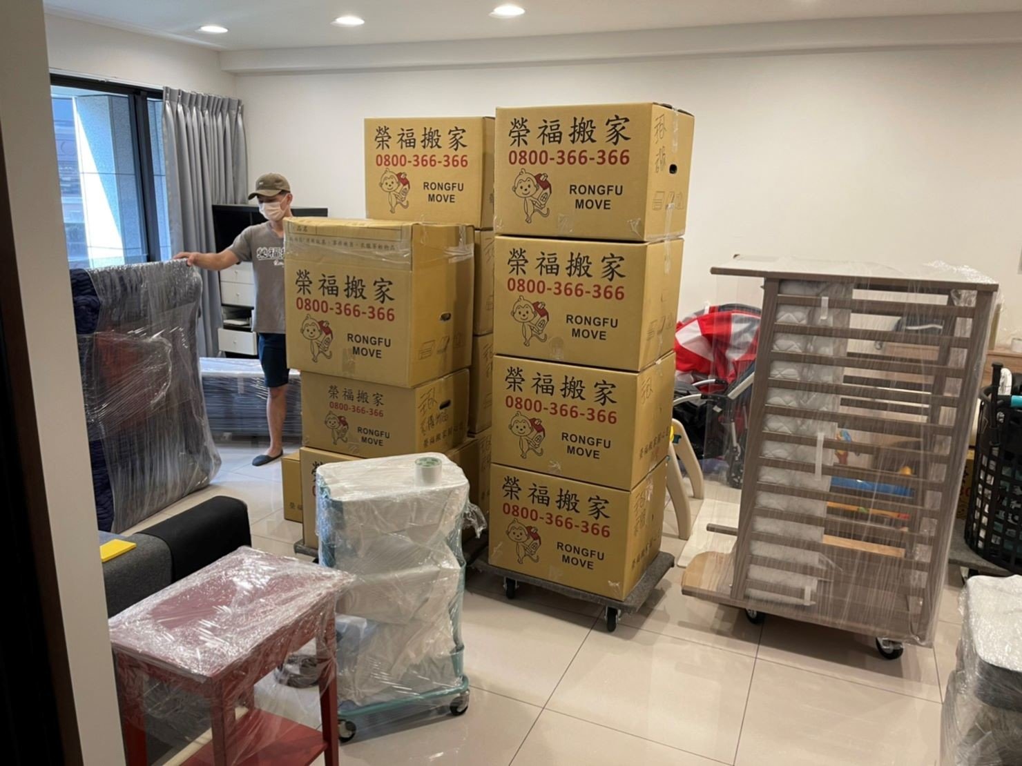 專人打包、搬家公司推薦、新北搬家公司推薦【榮福搬家公司】基隆搬家、南港搬家、桃園搬家公司推薦、家庭搬家、精緻搬家、精緻包裝、打包裝箱、跨縣市搬家、搬工計時、廚房家電包裝、廚房碗盤、人工搬運、搬家具、白土報紙、搬家首選、搬家紙箱、氣泡捲、膠膜、黃色透明膠帶、大型家具搬運、台北搬家公司推薦:大台北搬家,精緻包裝搬運「細膩包裝、專業搬運、用心服務、以客為尊」是榮福搬家公司的宗旨與精神。歡迎立即來電02-2651-2727專人服務。 專人打包、搬家公司推薦、新北搬家公司推薦【榮福搬家公司】基隆搬家、南港搬家、桃園搬家公司推薦、家庭搬家、精緻搬家、精緻包裝、打包裝箱、跨縣市搬家、搬工計時、廚房家電包裝、廚房碗盤、人工搬運、搬家具、白土報紙、搬家首選、搬家紙箱、氣泡捲、膠膜、黃色透明膠帶、大型家具搬運、台北搬家公司推薦:大台北搬家,精緻包裝搬運「細膩包裝、專業搬運、用心服務、以客為尊」是榮福搬家公司的宗旨與精神。歡迎立即來電02-2651-2727專人服務。