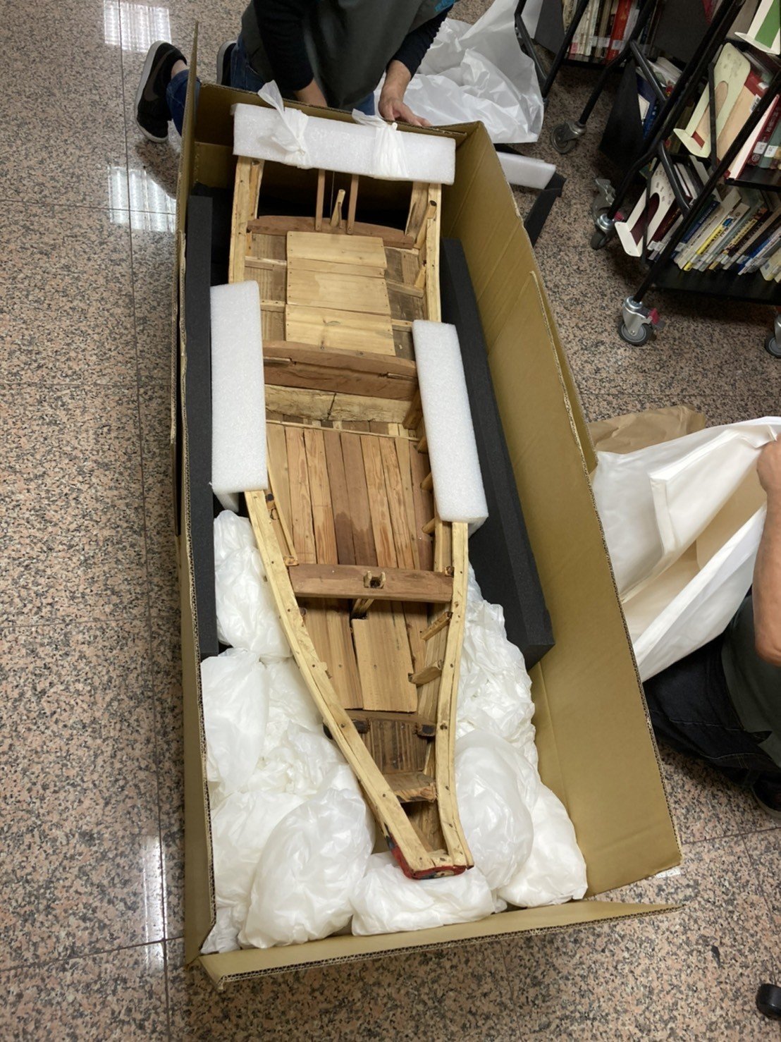 搬家公司推薦、台北搬家推薦【榮福搬家公司】南港搬家、桃園搬家公司推薦、新北搬家公司推薦、博物館搬遷、展覽館搬遷、企業搬運服務、精緻包裝、漁船模型、歷史博物館搬遷、手工訂製模型防碰撞包裝、國內海運精緻包裝、國內海運防碰撞包裝、人力搬運,針對顧客都秉持以用心實在專業搬家技巧,搬家實在用心值得您的信賴與選擇。歡迎來電咨詢02-2651-2727,榮福搬家有專員立即為您服務。 搬家公司推薦、台北搬家推薦【榮福搬家公司】南港搬家、桃園搬家公司推薦、新北搬家公司推薦、博物館搬遷、展覽館搬遷、企業搬運服務、精緻包裝、漁船模型、歷史博物館搬遷、手工訂製模型防碰撞包裝、國內海運精緻包裝、國內海運防碰撞包裝、人力搬運,針對顧客都秉持以用心實在專業搬家技巧,搬家實在用心值得您的信賴與選擇。歡迎來電咨詢02-2651-2727,榮福搬家有專員立即為您服務。