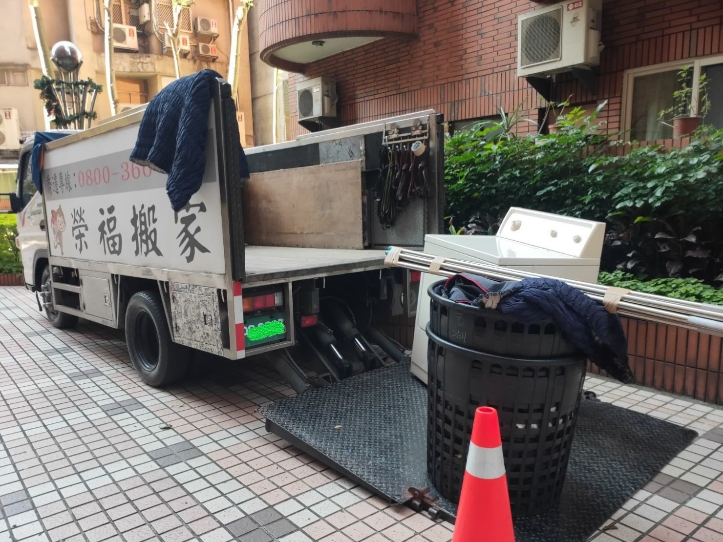 搬家常見問題、搬家公司推薦、新北搬家推薦【榮福搬家公司】南港搬家、桃園搬家公司推薦、台北搬家公司推薦、大型家具搬運、搬家具、冰箱搬運、基隆搬家、搬家電、大型家電搬運、床墊搬運、搬家車、家庭搬家、精搬鋼琴、搬鋼琴、搬工、搬運、搬家紙箱、跨縣市搬家、單件家具運送、搬家估價、搬家首選,搬家達人,針對顧客都秉持以用心實在專業搬家技巧,搬家實在用心值得您的信賴與選擇。歡迎來電咨詢02-2651-2727,榮福搬家有專員立即為您服務。 搬家常見問題、搬家公司推薦、新北搬家推薦【榮福搬家公司】南港搬家、桃園搬家公司推薦、台北搬家公司推薦、大型家具搬運、搬家具、冰箱搬運、基隆搬家、搬家電、大型家電搬運、床墊搬運、搬家車、家庭搬家、精搬鋼琴、搬鋼琴、搬工、搬運、搬家紙箱、跨縣市搬家、單件家具運送、搬家估價、搬家首選,搬家達人,針對顧客都秉持以用心實在專業搬家技巧,搬家實在用心值得您的信賴與選擇。歡迎來電咨詢02-2651-2727,榮福搬家有專員立即為您服務。