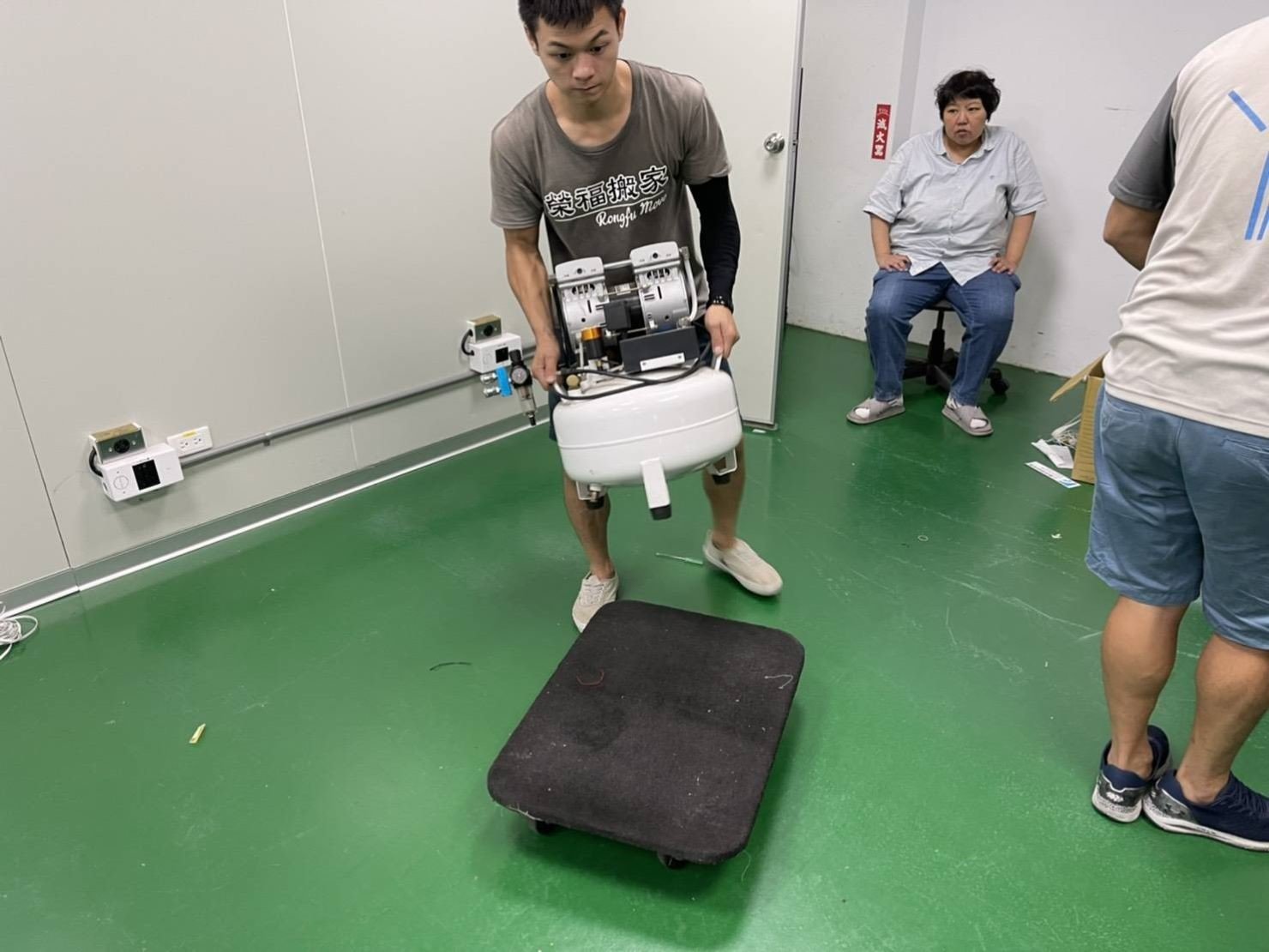 搬家公司推薦、新北搬家公司推薦、桃園搬家公司推薦、基隆搬家公司推薦【榮福搬家公司】企業搬遷、搬家需用吊車、單件搬運、南港搬家、台北搬家公司、搬垃圾清運、丟家具清運、搬公司行號、家庭搬家、搬鋼琴、搬工,針對顧客都秉持以用心實在專業搬家技巧,搬家實在用心值得您的信賴與選擇。歡迎來電咨詢02-2651-2727,榮福搬家有專員立即為您服務。 搬家公司推薦、新北搬家公司推薦、桃園搬家公司推薦、基隆搬家公司推薦【榮福搬家公司】企業搬遷、搬家需用吊車、單件搬運、南港搬家、台北搬家公司、搬垃圾清運、丟家具清運、搬公司行號、家庭搬家、搬鋼琴、搬工,針對顧客都秉持以用心實在專業搬家技巧,搬家實在用心值得您的信賴與選擇。歡迎來電咨詢02-2651-2727,榮福搬家有專員立即為您服務。