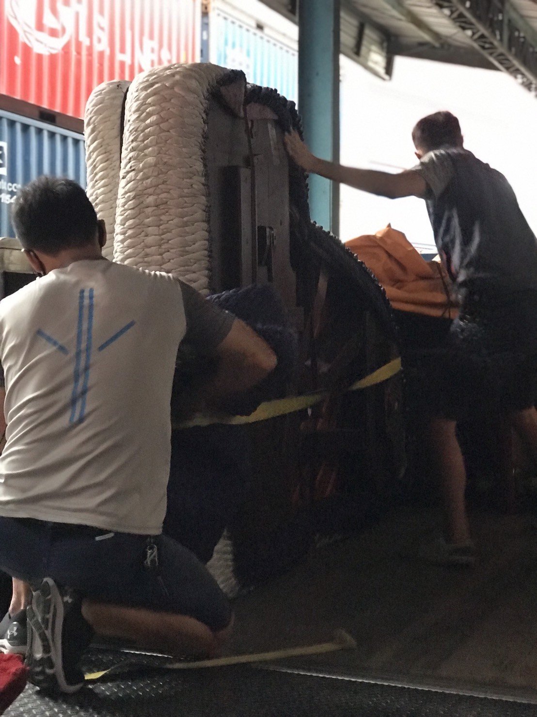 特殊搬運、搬重物【榮福搬家公司】精緻包裝鋼琴、演奏鋼琴、三角鋼琴、鋼琴搬運、音樂廳平台式鋼琴搬運、演奏會平台式鋼琴搬運、飯店平台式鋼琴搬運、跨縣市搬鋼琴、鋼琴室內移動、搬鋼琴首選、鋼琴吊掛搬運、專搬重物、搬重物技巧、新北鋼琴搬運公司推薦、大台北鋼琴搬運公司、桃園鋼琴搬運公司、新竹鋼琴搬運公司、台北搬家公司推薦:大台北搬家,精緻包裝搬運「細膩包裝、專業搬運、用心服務、以客為尊」是榮福搬家公司的宗旨與精神。歡迎立即來電02-2651-2727專人服務。 特殊搬運、搬重物【榮福搬家公司】精緻包裝鋼琴、演奏鋼琴、三角鋼琴、鋼琴搬運、音樂廳平台式鋼琴搬運、演奏會平台式鋼琴搬運、飯店平台式鋼琴搬運、跨縣市搬鋼琴、鋼琴室內移動、搬鋼琴首選、鋼琴吊掛搬運、專搬重物、搬重物技巧、新北鋼琴搬運公司推薦、大台北鋼琴搬運公司、桃園鋼琴搬運公司、新竹鋼琴搬運公司、台北搬家公司推薦:大台北搬家,精緻包裝搬運「細膩包裝、專業搬運、用心服務、以客為尊」是榮福搬家公司的宗旨與精神。歡迎立即來電02-2651-2727專人服務。