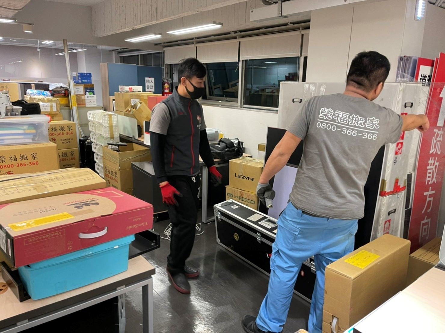 搬家公司推薦、台北搬家推薦【榮福搬家公司】南港搬家、桃園搬家公司推薦、新北搬家公司推薦、企業搬運服務、搬公司行號、廠房遷移、屏風拆裝、公司行號搬遷、政府機關搬遷、百貨專櫃遷移、學校單位搬遷、雜貨店搬遷、精緻包裝、家庭搬家、搬鋼琴、搬工、搬家公司紙箱、黃色膠帶、搬家估價、基隆搬家、家具拆裝、搬家具,針對顧客都秉持以用心實在專業搬家技巧,搬家實在用心值得您的信賴與選擇。歡迎來電咨詢02-2651-2727,榮福搬家有專員立即為您服務。 搬家公司推薦、台北搬家推薦【榮福搬家公司】南港搬家、桃園搬家公司推薦、新北搬家公司推薦、企業搬運服務、搬公司行號、廠房遷移、屏風拆裝、公司行號搬遷、政府機關搬遷、百貨專櫃遷移、學校單位搬遷、雜貨店搬遷、精緻包裝、家庭搬家、搬鋼琴、搬工、搬家公司紙箱、黃色膠帶、搬家估價、基隆搬家、家具拆裝、搬家具,針對顧客都秉持以用心實在專業搬家技巧,搬家實在用心值得您的信賴與選擇。歡迎來電咨詢02-2651-2727,榮福搬家有專員立即為您服務。
