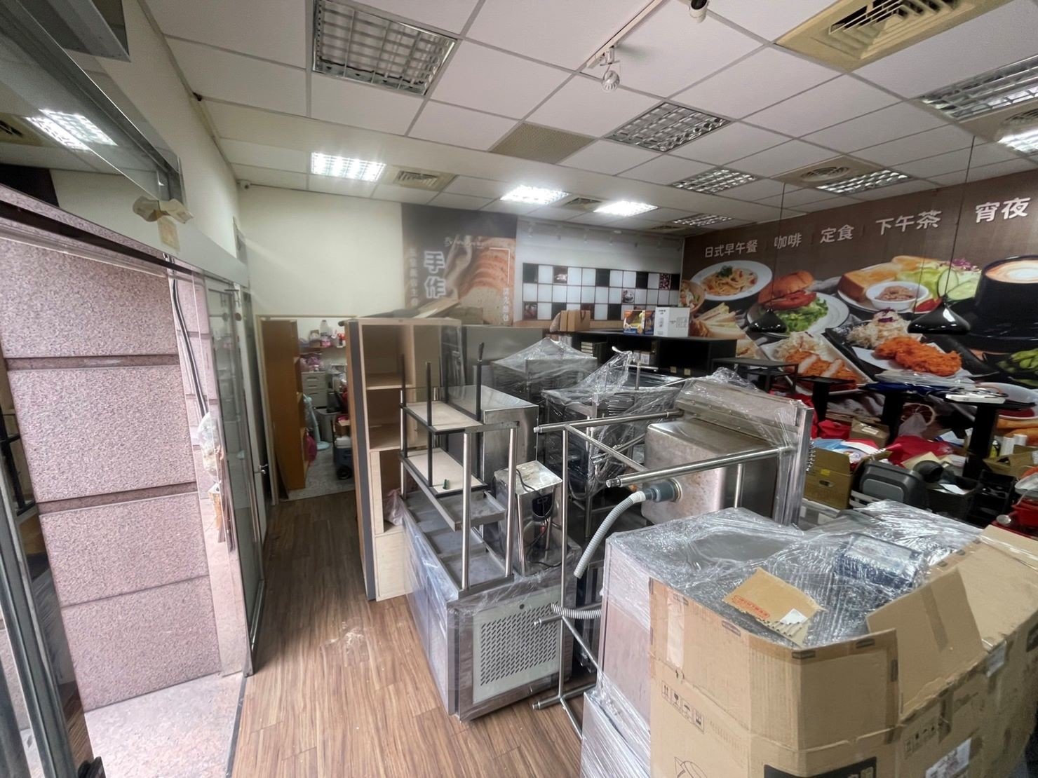 店面搬遷、搬家公司推薦、台北搬家推薦【榮福搬家公司】搬生財器具、搬冷凍櫃、搬冷藏冰箱、搬蛋糕櫃、搬冷藏工作臺、搬臥式冷凍櫃、搬工作檯、搬營業用蒸烤箱、南港搬家、桃園搬家公司推薦、新北搬家公司推薦、百貨公司進撤櫃、專櫃進撤櫃、企業搬運服務、搬公司行號、廠房遷移、公司行號搬遷、政府機關搬遷、百貨專櫃遷移、學校單位搬遷、大型設備搬遷、搬大型廚房設備、中央廚房搬遷、搬營業用冰箱、搬營業用製冰機、三層營業用烤箱搬運、搬工計時、搬工服務、人力搬運,針對顧客都秉持以用心實在專業搬家技巧,搬家實在用心值得您的信賴與選擇。歡迎來電咨詢02-2651-2727,榮福搬家有專員立即為您服務。 店面搬遷、搬家公司推薦、台北搬家推薦【榮福搬家公司】搬生財器具、搬冷凍櫃、搬冷藏冰箱、搬蛋糕櫃、搬冷藏工作臺、搬臥式冷凍櫃、搬工作檯、搬營業用蒸烤箱、南港搬家、桃園搬家公司推薦、新北搬家公司推薦、百貨公司進撤櫃、專櫃進撤櫃、企業搬運服務、搬公司行號、廠房遷移、公司行號搬遷、政府機關搬遷、百貨專櫃遷移、學校單位搬遷、大型設備搬遷、搬大型廚房設備、中央廚房搬遷、搬營業用冰箱、搬營業用製冰機、三層營業用烤箱搬運、搬工計時、搬工服務、人力搬運,針對顧客都秉持以用心實在專業搬家技巧,搬家實在用心值得您的信賴與選擇。歡迎來電咨詢02-2651-2727,榮福搬家有專員立即為您服務。