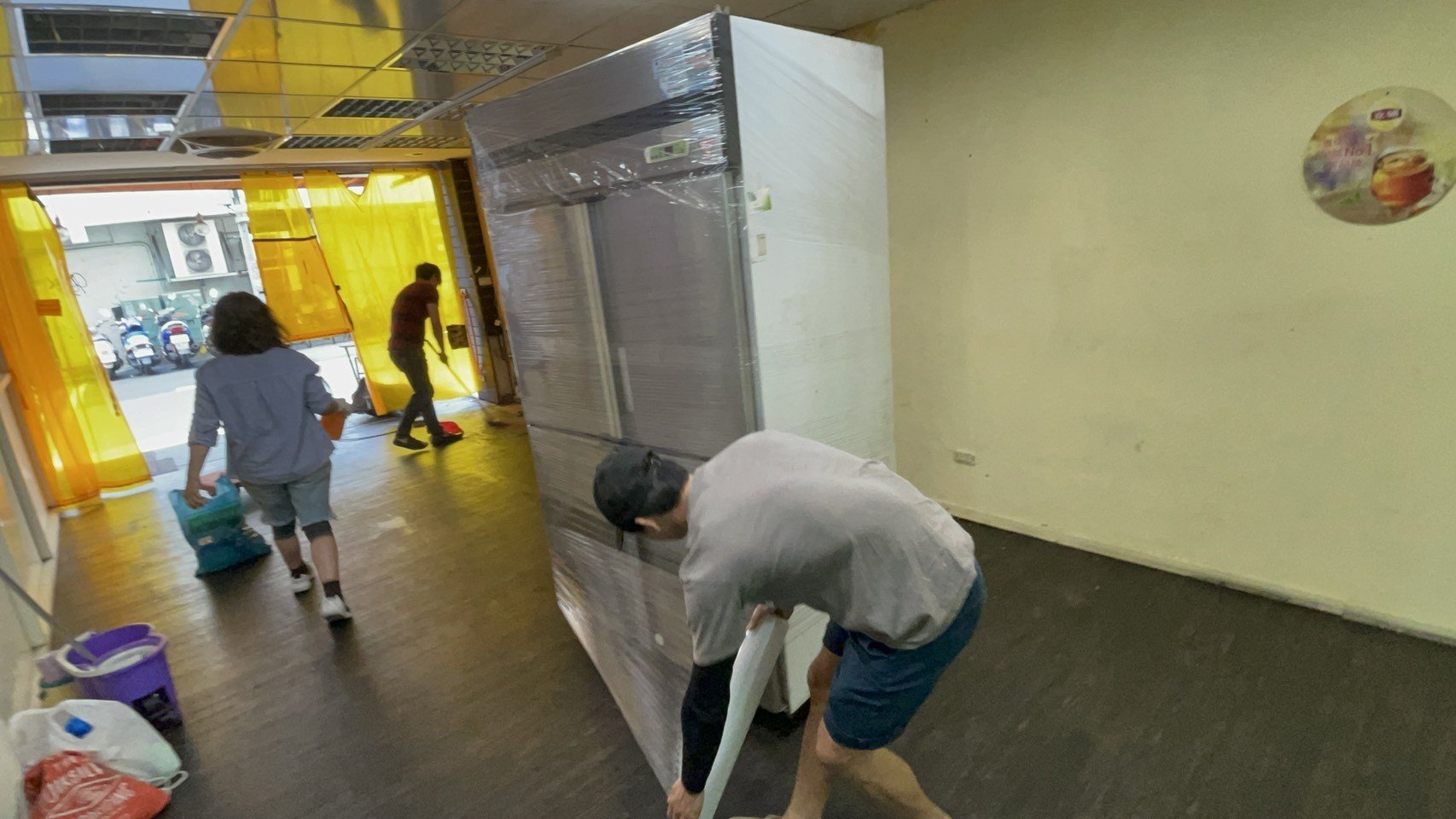 重物搬運、搬家公司推薦、新北搬家公司推薦【榮福搬家公司】南港搬家、桃園搬家公司推薦、台北搬家公司推薦、搬家具、冰箱搬運、搬營業用冰箱、基隆搬家、大型家電搬運、大型廚房設備搬運、搬公司行號、家庭搬家、廠房遷移、搬工計時、搬工服務、人力搬運、搬運、大型廚具搬運、搬生財器具、搬工作檯、冷凍櫃搬運、搬大型製冰機、中央廚房搬遷,針對顧客都秉持以用心實在專業搬家技巧,搬家實在用心值得您的信賴與選擇。歡迎來電咨詢02-2651-2727,榮福搬家有專員立即為您服務。 重物搬運、搬家公司推薦、新北搬家公司推薦【榮福搬家公司】南港搬家、桃園搬家公司推薦、台北搬家公司推薦、搬家具、冰箱搬運、搬營業用冰箱、基隆搬家、大型家電搬運、大型廚房設備搬運、搬公司行號、家庭搬家、廠房遷移、搬工計時、搬工服務、人力搬運、搬運、大型廚具搬運、搬生財器具、搬工作檯、冷凍櫃搬運、搬大型製冰機、中央廚房搬遷,針對顧客都秉持以用心實在專業搬家技巧,搬家實在用心值得您的信賴與選擇。歡迎來電咨詢02-2651-2727,榮福搬家有專員立即為您服務。