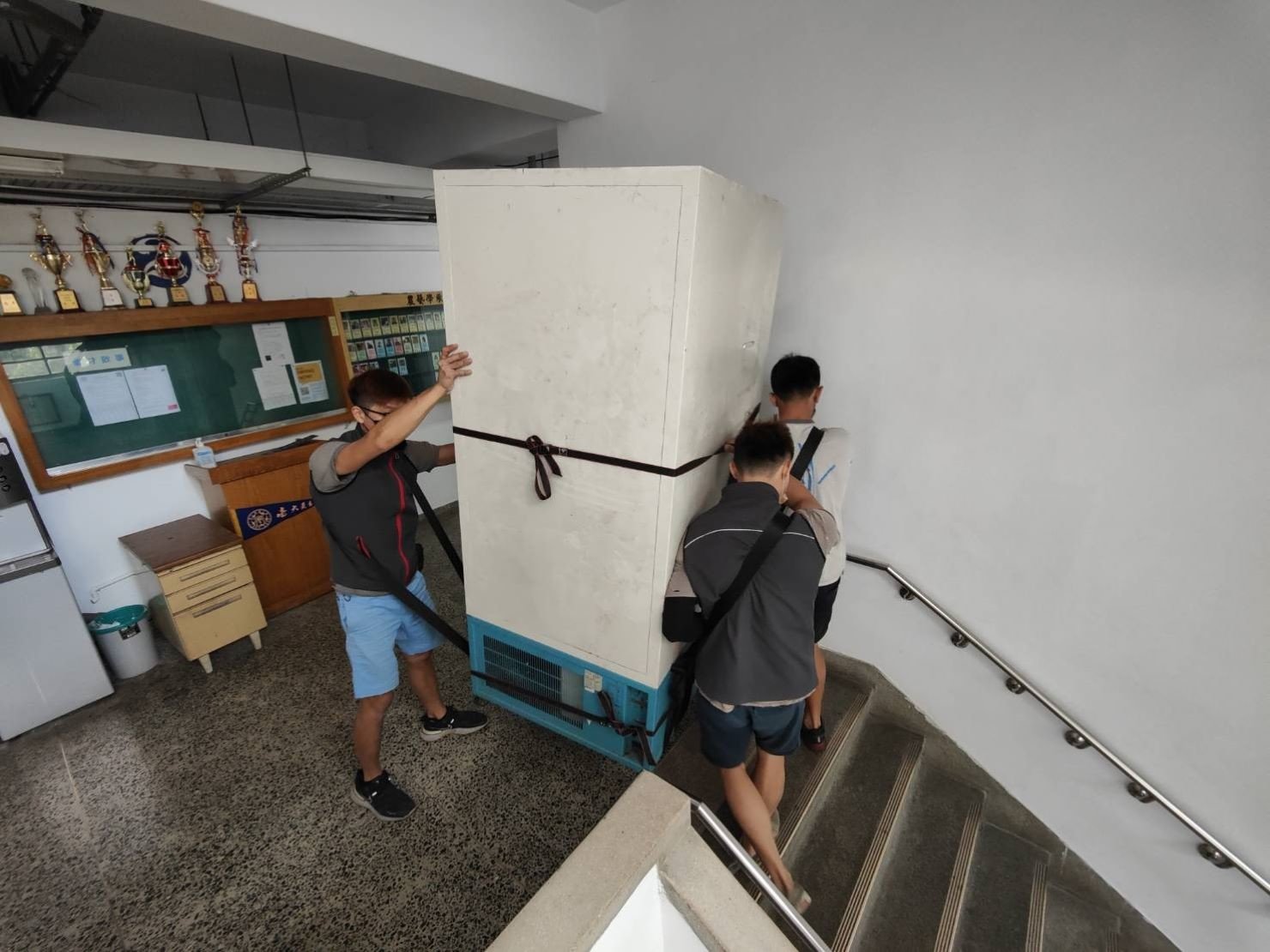 專搬生醫設備、搬精密儀器、實驗室冷凍櫃搬運、生技實驗設備、台北搬實驗設備、南港搬實驗設備、新北搬實驗設備、雙北搬實驗設備、汐止搬實驗設備、中永和搬實驗設備、板橋搬實驗設備、五股搬實驗設備、基隆搬實驗設備、桃園搬實驗設備、搬生醫設備推薦【榮福搬家】擁有各式各樣特殊重物搬運的經驗,不斷更新搬運資訊、提升搬運技巧,特殊重物搬運唯一首選榮福搬家公司。 專搬生醫設備、搬精密儀器、實驗室冷凍櫃搬運、生技實驗設備、台北搬實驗設備、南港搬實驗設備、新北搬實驗設備、雙北搬實驗設備、汐止搬實驗設備、中永和搬實驗設備、板橋搬實驗設備、五股搬實驗設備、基隆搬實驗設備、桃園搬實驗設備、搬生醫設備推薦【榮福搬家】擁有各式各樣特殊重物搬運的經驗,不斷更新搬運資訊、提升搬運技巧,特殊重物搬運唯一首選榮福搬家公司。