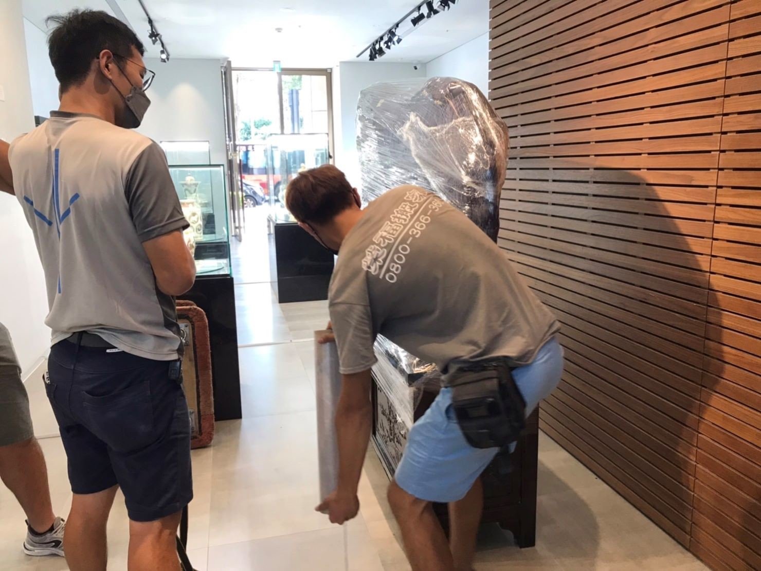 台北精搬貴重藝術品∣南港精搬貴重藝術品∣新北精搬貴重藝術品∣雙北精搬貴重藝術品∣汐止精搬貴重藝術品∣中永和精搬貴重藝術品∣板橋精搬貴重藝術品∣五股精搬貴重藝術品∣基隆精搬貴重藝術品∣桃園精搬貴重藝術品∣專業搬玉石藝術品推薦【榮福搬家公司】具專業團隊擁有精緻包裝組及重物搬運組,能依據業主、顧客需求分派其專業團隊組,進行各項藝術品專業安全搬運服務;給予最優質、放心各項搬家、搬運需求。 台北精搬貴重藝術品∣南港精搬貴重藝術品∣新北精搬貴重藝術品∣雙北精搬貴重藝術品∣汐止精搬貴重藝術品∣中永和精搬貴重藝術品∣板橋精搬貴重藝術品∣五股精搬貴重藝術品∣基隆精搬貴重藝術品∣桃園精搬貴重藝術品∣專業搬玉石藝術品推薦【榮福搬家公司】具專業團隊擁有精緻包裝組及重物搬運組,能依據業主、顧客需求分派其專業團隊組,進行各項藝術品專業安全搬運服務;給予最優質、放心各項搬家、搬運需求。