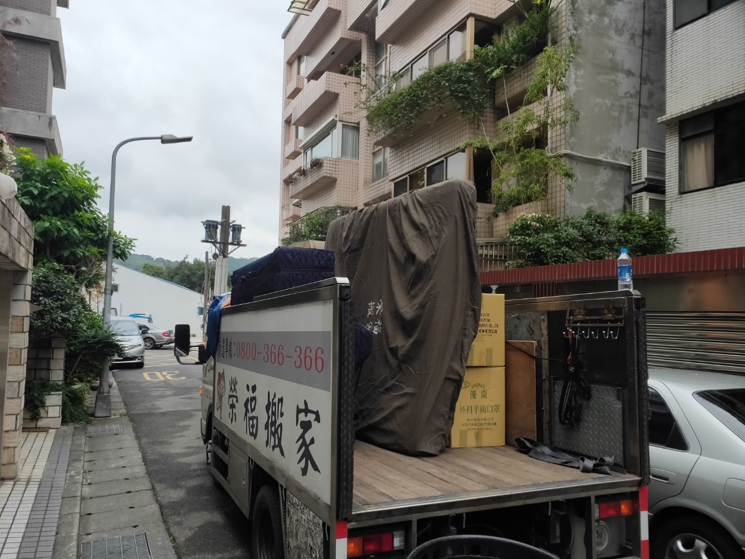搬家公司推薦、新北搬家公司推薦、桃園搬家公司推薦、基隆搬家公司推薦【榮福搬家公司】整個家全部都不要丟垃圾、搬家需用吊車、單件搬運、南港搬家、台北搬家公司、搬垃圾清運、丟家具清運、搬公司行號、家庭搬家、搬鋼琴、搬工,針對顧客都秉持以用心實在專業搬家技巧,搬家實在用心值得您的信賴與選擇。歡迎來電咨詢02-2651-2727,榮福搬家有專員立即為您服務。 搬家公司推薦、新北搬家公司推薦、桃園搬家公司推薦、基隆搬家公司推薦【榮福搬家公司】整個家全部都不要丟垃圾、搬家需用吊車、單件搬運、南港搬家、台北搬家公司、搬垃圾清運、丟家具清運、搬公司行號、家庭搬家、搬鋼琴、搬工,針對顧客都秉持以用心實在專業搬家技巧,搬家實在用心值得您的信賴與選擇。歡迎來電咨詢02-2651-2727,榮福搬家有專員立即為您服務。