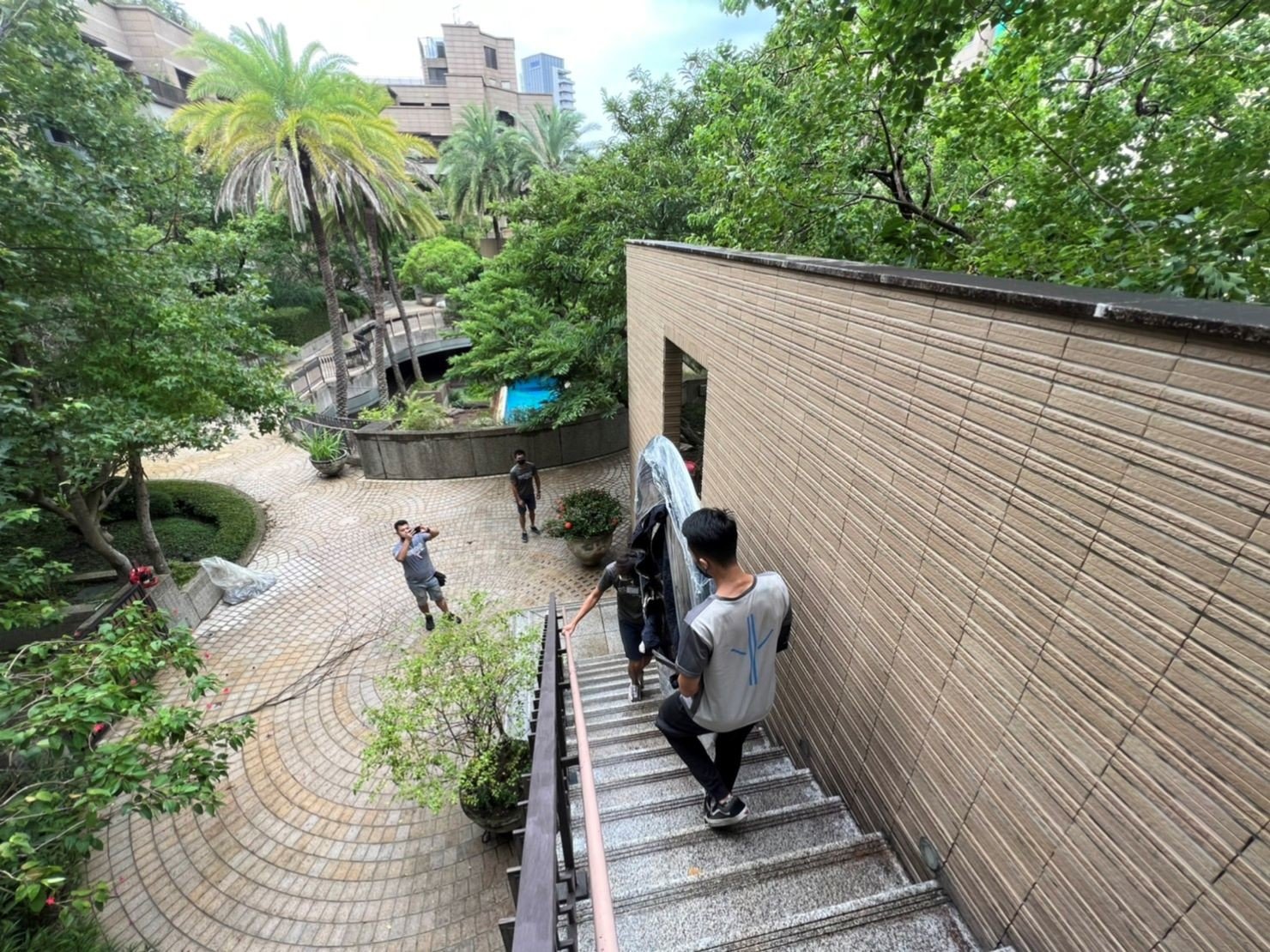 台北搬家吊掛搬運∣南港搬家吊掛搬運∣新北搬家吊掛搬運∣雙北搬家吊掛搬運∣汐止搬家吊掛搬運∣五股搬家吊掛搬運∣中永和搬家吊掛搬運∣板橋搬家吊掛搬運∣桃園搬家吊掛搬運推薦【榮福搬家】屬專業搬家細膩運唯一首選,累積20年各式各樣特殊重物的搬運經驗,專業敏捷快速完成您的各項搬運任務。榮福搬家具備精緻包裝搬運「細膩包裝、專業搬運、用心服務、以客為尊」是榮福搬家公司的宗旨與精神。歡迎立即來電02-2651-2727專人服務。 台北搬家吊掛搬運∣南港搬家吊掛搬運∣新北搬家吊掛搬運∣雙北搬家吊掛搬運∣汐止搬家吊掛搬運∣五股搬家吊掛搬運∣中永和搬家吊掛搬運∣板橋搬家吊掛搬運∣桃園搬家吊掛搬運推薦【榮福搬家】屬專業搬家細膩運唯一首選,累積20年各式各樣特殊重物的搬運經驗,專業敏捷快速完成您的各項搬運任務。榮福搬家具備精緻包裝搬運「細膩包裝、專業搬運、用心服務、以客為尊」是榮福搬家公司的宗旨與精神。歡迎立即來電02-2651-2727專人服務。