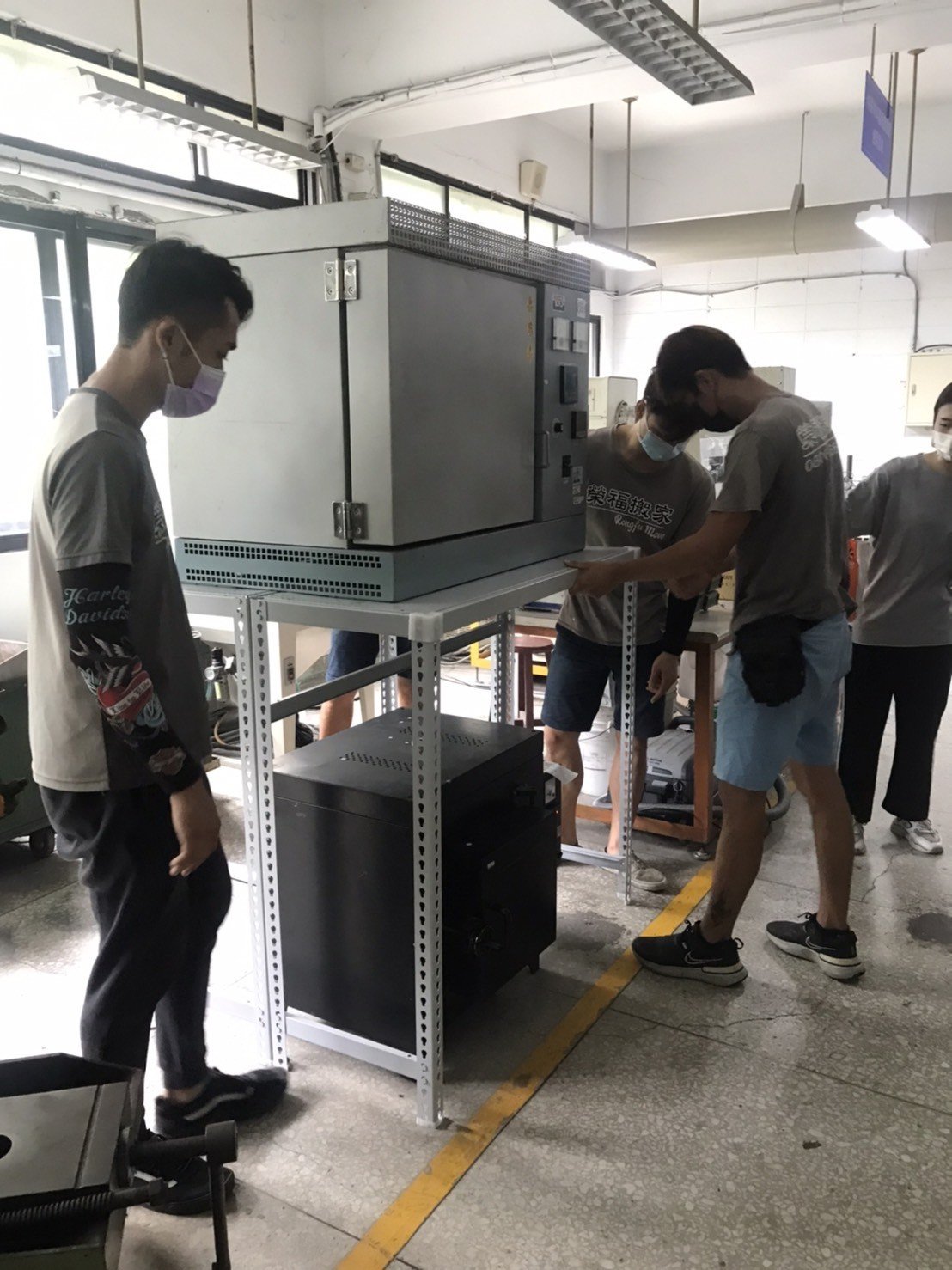 特殊搬運、搬重物【榮福搬家】醫療器材、醫療設備搬運、實驗室器材搬運、實業室高溫加熱器、科技大學社團設備移動、搬運搬單一物件、南港搬家、桃園搬家公司推薦、新北搬家公司推薦、可配合校園室內移動、生技科學儀器搬運、海關箱待拆、醫療儀器專業搬運、公司行號搬、專搬重物、搬工服務、人力搬運,針對顧客都秉持以用心實在專業搬家技巧,搬家實在用心值得您的信賴與選擇。歡迎來電咨詢02-2651-2727,榮福搬家有專員立即為您服務。 特殊搬運、搬重物【榮福搬家】醫療器材、醫療設備搬運、實驗室器材搬運、實業室高溫加熱器、科技大學社團設備移動、搬運搬單一物件、南港搬家、桃園搬家公司推薦、新北搬家公司推薦、可配合校園室內移動、生技科學儀器搬運、海關箱待拆、醫療儀器專業搬運、公司行號搬、專搬重物、搬工服務、人力搬運,針對顧客都秉持以用心實在專業搬家技巧,搬家實在用心值得您的信賴與選擇。歡迎來電咨詢02-2651-2727,榮福搬家有專員立即為您服務。