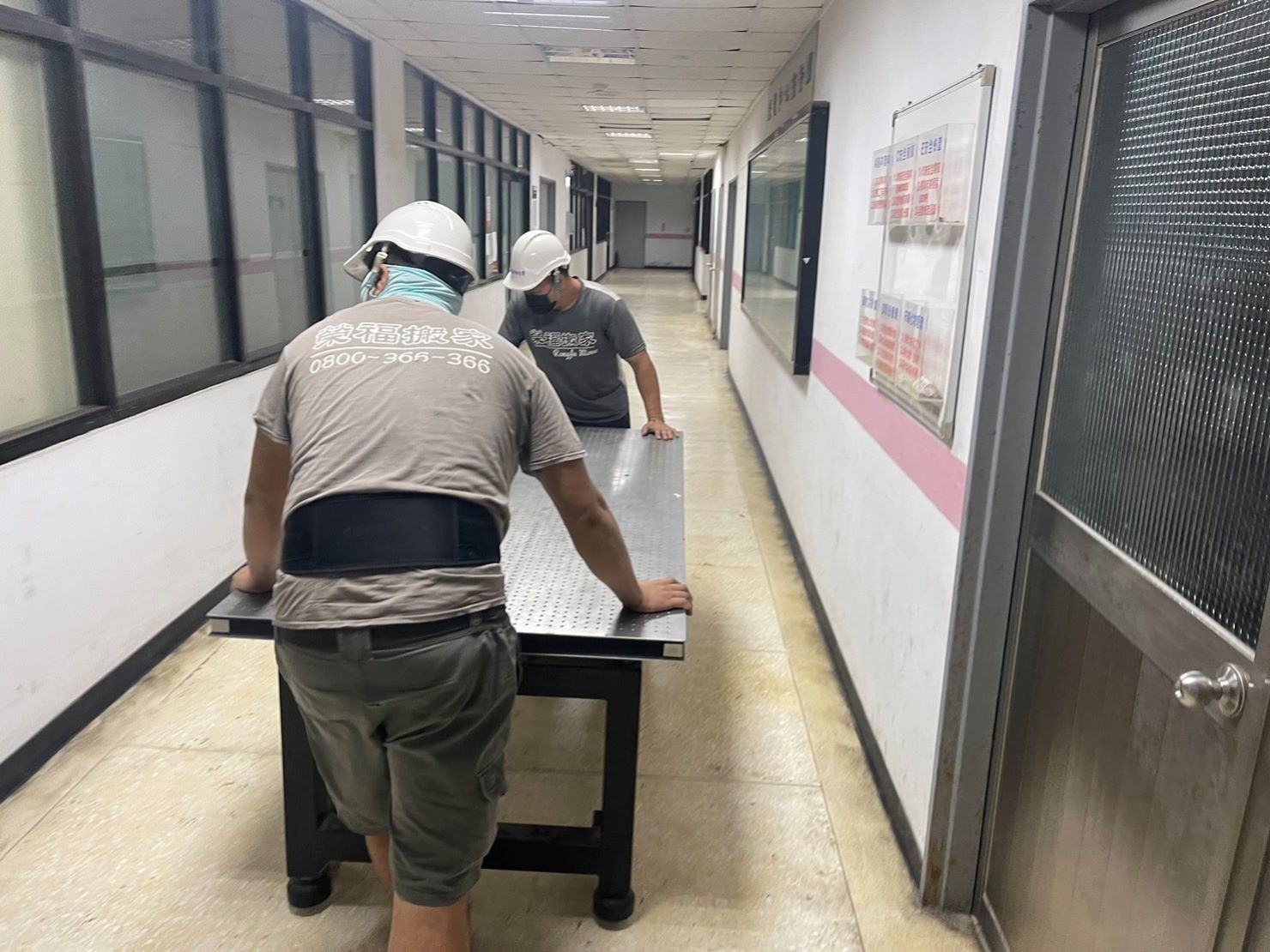 特殊重物光學桌搬運作業、台北搬實驗室生醫設備∣南港搬實驗室生醫設備∣新北搬實驗室生醫設備∣雙北搬實驗室生醫設備∣汐止搬實驗室生醫設備∣中永和搬實驗室生醫設備∣板橋搬實驗室生醫設備∣五股搬實驗室生醫設備∣基隆搬實驗室生醫設備∣桃園搬實驗室生醫設備∣新竹搬實驗室生醫設備∣台北各大校園光學桌搬運∣新北各大校園光學桌搬運∣桃園各大校園光學桌搬運∣新竹各大校園光學桌搬運∣【榮福搬家】屬專業搬家細膩運唯一首選,累積20年各式各樣特殊儀器設備的搬運經驗,專業敏捷快速完成您的各項搬運任務。針對顧客都秉持以用心實在專業搬家技巧,搬家實在用心值得您的信賴與選擇。歡迎來電咨詢02-2651-2727,榮福搬家有專員立即為您服務。 特殊重物光學桌搬運作業、台北搬實驗室生醫設備∣南港搬實驗室生醫設備∣新北搬實驗室生醫設備∣雙北搬實驗室生醫設備∣汐止搬實驗室生醫設備∣中永和搬實驗室生醫設備∣板橋搬實驗室生醫設備∣五股搬實驗室生醫設備∣基隆搬實驗室生醫設備∣桃園搬實驗室生醫設備∣新竹搬實驗室生醫設備∣台北各大校園光學桌搬運∣新北各大校園光學桌搬運∣桃園各大校園光學桌搬運∣新竹各大校園光學桌搬運∣【榮福搬家】屬專業搬家細膩運唯一首選,累積20年各式各樣特殊儀器設備的搬運經驗,專業敏捷快速完成您的各項搬運任務。針對顧客都秉持以用心實在專業搬家技巧,搬家實在用心值得您的信賴與選擇。歡迎來電咨詢02-2651-2727,榮福搬家有專員立即為您服務。