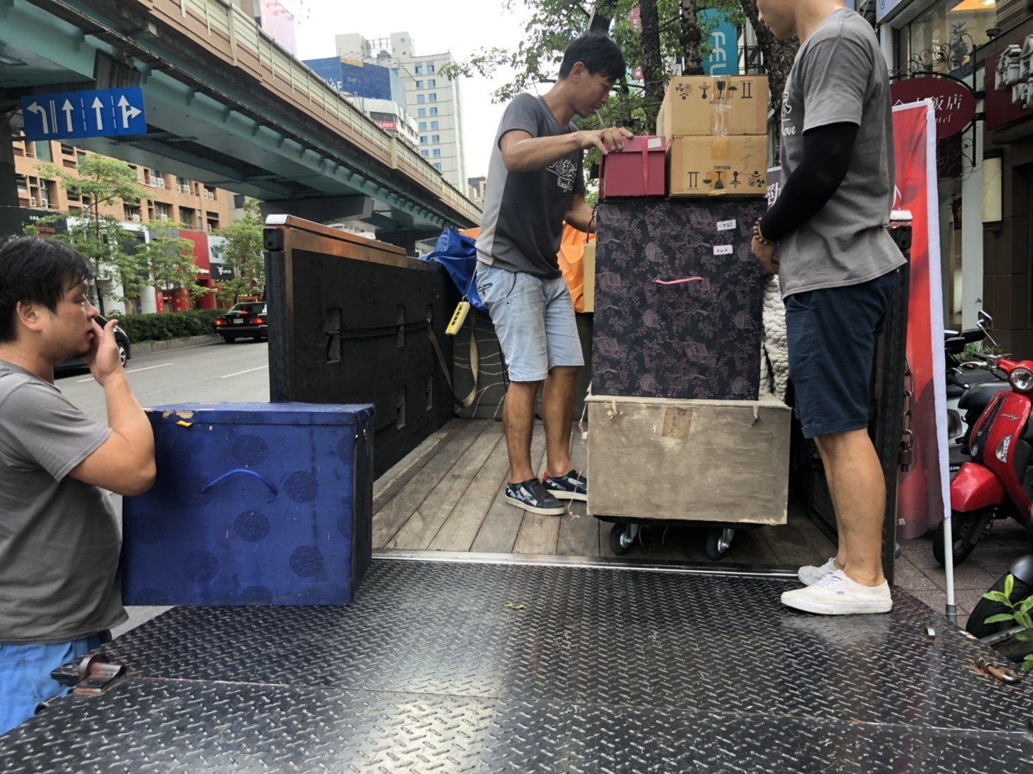 新北搬家公司【榮福搬家公司】台北搬家、值得您的推薦:佛像、佛塔、佛具、法器、雜物類包裝與搬運也是以最高品質來做服務。 新北搬家公司【榮福搬家公司】台北搬家、值得您的推薦:佛像、佛塔、佛具、法器、雜物類包裝與搬運也是以最高品質來做服務。