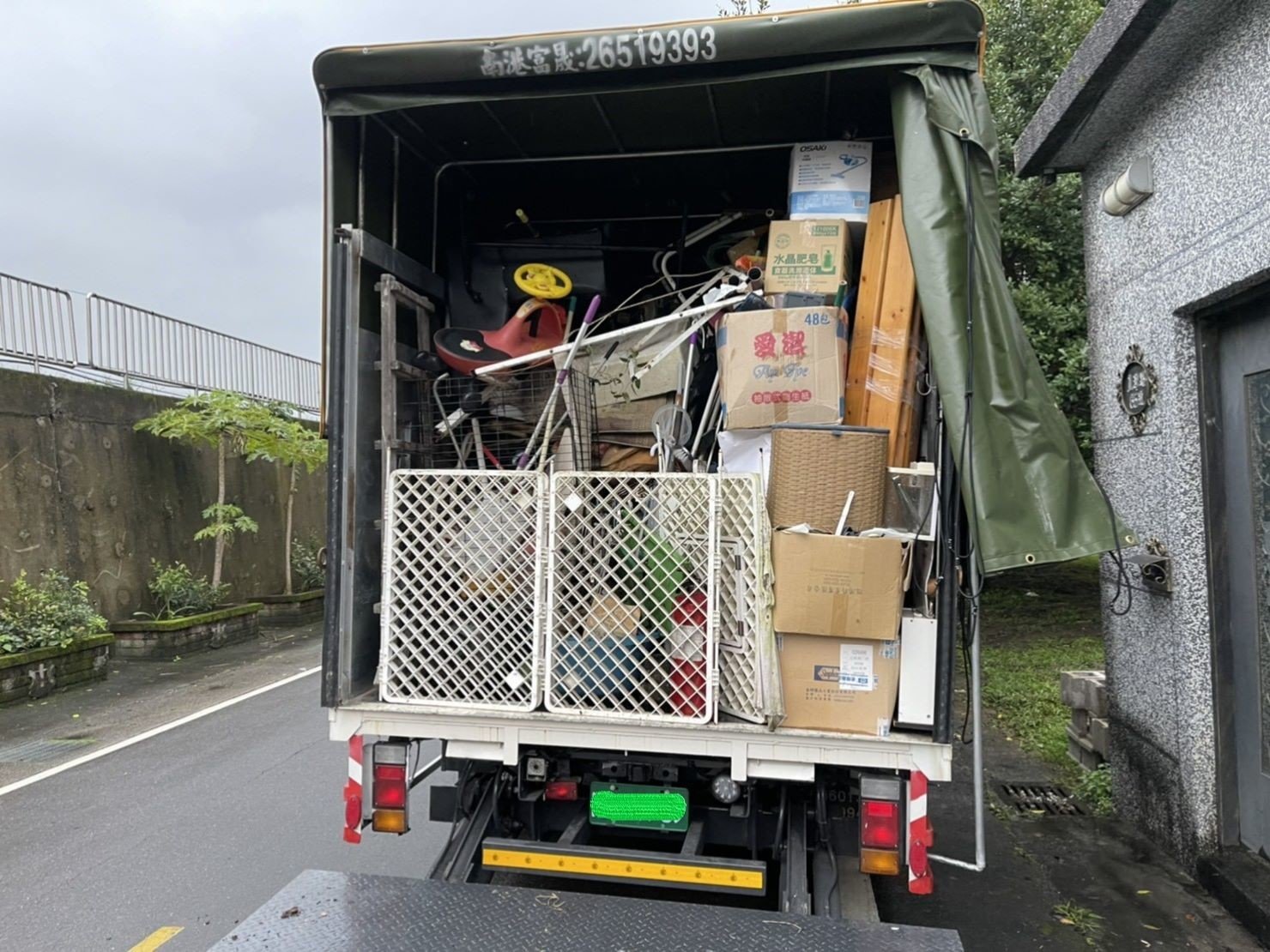 搬家公司推薦、新北搬家推薦【榮福搬家公司】南港搬家、精搬魚缸、桃園搬家公司推薦、台北搬家公司推薦、廢棄家具處理、廢棄家具清運、家庭廢棄物清運、清運、搬家、家具垃圾清運、搬家具、冰箱搬運、基隆搬家、搬洗衣機、搬家電、床墊搬運、搬保險櫃、搬金庫、搬公司行號、跨縣市搬家、搬沙發、家庭搬家、搬家首選、搬鋼琴、搬工、搬運、搬家紙箱,針對顧客都秉持以用心實在專業搬家技巧,搬家實在用心值得您的信賴與選擇。歡迎來電咨詢02-2651-2727,榮福搬家有專員立即為您服務。 搬家公司推薦、新北搬家推薦【榮福搬家公司】南港搬家、精搬魚缸、桃園搬家公司推薦、台北搬家公司推薦、廢棄家具處理、廢棄家具清運、家庭廢棄物清運、清運、搬家、家具垃圾清運、搬家具、冰箱搬運、基隆搬家、搬洗衣機、搬家電、床墊搬運、搬保險櫃、搬金庫、搬公司行號、跨縣市搬家、搬沙發、家庭搬家、搬家首選、搬鋼琴、搬工、搬運、搬家紙箱,針對顧客都秉持以用心實在專業搬家技巧,搬家實在用心值得您的信賴與選擇。歡迎來電咨詢02-2651-2727,榮福搬家有專員立即為您服務。