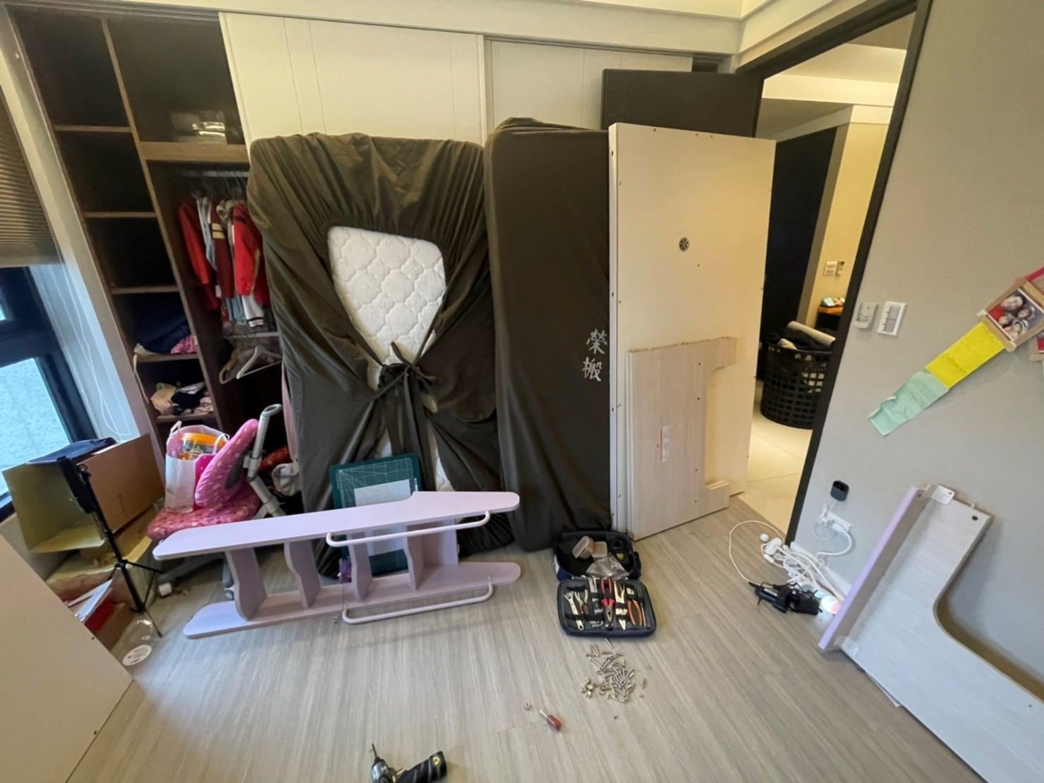 【榮福搬家公司】搬家首選、搬家公司推薦:IKEA、宜得利、B&Q等系統式家具拆裝找專業的榮福搬家就對了。優質搬家,包裝搬運「細膩包裝、專業搬運、用心服務、以客為尊」是榮福搬家公司的宗旨與精神。歡迎立即來電02-2651-2727專人服務。 【榮福搬家公司】搬家首選、搬家公司推薦:IKEA、宜得利、B&Q等系統式家具拆裝找專業的榮福搬家就對了。優質搬家,包裝搬運「細膩包裝、專業搬運、用心服務、以客為尊」是榮福搬家公司的宗旨與精神。歡迎立即來電02-2651-2727專人服務。