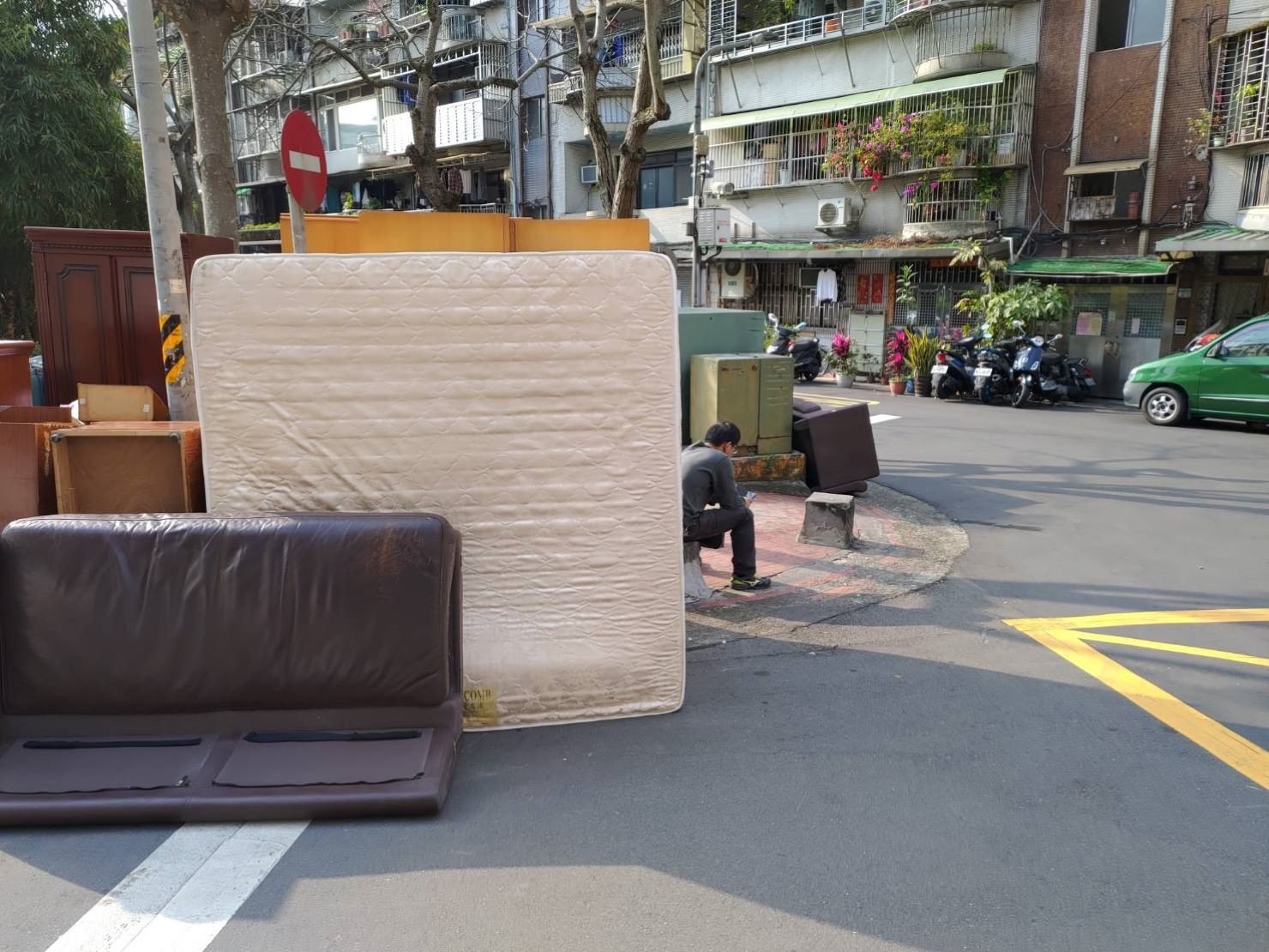 搬家首選、搬家公司推薦、新北搬家公司推薦【榮福搬家公司】南港搬家、桃園搬家公司推薦、台北搬家公司推薦、搬家具、冰箱搬運、基隆搬家、大型家電搬運、大型家電搬運、床墊搬運、公司行號搬遷、家庭搬家、鋼琴搬運、搬工派遣、搬運、鋼琴回收、大型家具丟棄、大型家具回收,針對顧客都秉持以用心實在專業搬家技巧,搬家實在用心值得您的信賴與選擇。歡迎來電咨詢02-2651-2727,榮福搬家有專員立即為您服務。 搬家首選、搬家公司推薦、新北搬家公司推薦【榮福搬家公司】南港搬家、桃園搬家公司推薦、台北搬家公司推薦、搬家具、冰箱搬運、基隆搬家、大型家電搬運、大型家電搬運、床墊搬運、公司行號搬遷、家庭搬家、鋼琴搬運、搬工派遣、搬運、鋼琴回收、大型家具丟棄、大型家具回收,針對顧客都秉持以用心實在專業搬家技巧,搬家實在用心值得您的信賴與選擇。歡迎來電咨詢02-2651-2727,榮福搬家有專員立即為您服務。