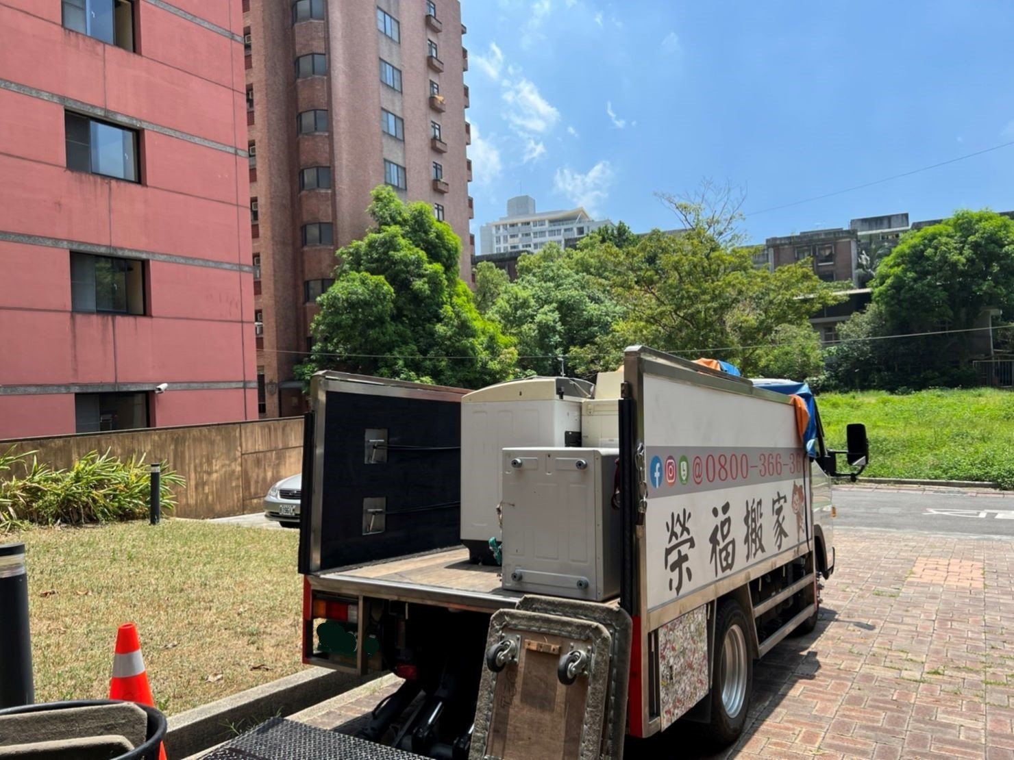 新北市垃圾清運、台北垃圾清運、不要的家具怎麼辦、搬家公司推薦、新北搬家推薦【榮福搬家公司】南港搬家、桃園搬家公司推薦、桃園大型垃圾、台北搬家公司推薦、租屋族、套房、雅房、房東、房東最愛、搬垃圾處理、家庭廢棄物清運、廢棄物處理、搬運廢棄物、家具垃圾處理、清運、搬家具、冰箱搬運、基隆搬家、大型家電回收清運、床墊搬運、搬衣櫃、大型家具丟棄、搬公司行號、家庭垃圾清運公司、清垃圾、廢棄家具處理、廢棄家具清運、搬家車,針對顧客都秉持以用心實在專業搬家技巧,搬家實在用心值得您的信賴與選擇。歡迎來電咨詢02-2651-2727,榮福搬家有專員立即為您服務。 新北市垃圾清運、台北垃圾清運、不要的家具怎麼辦、搬家公司推薦、新北搬家推薦【榮福搬家公司】南港搬家、桃園搬家公司推薦、桃園大型垃圾、台北搬家公司推薦、租屋族、套房、雅房、房東、房東最愛、搬垃圾處理、家庭廢棄物清運、廢棄物處理、搬運廢棄物、家具垃圾處理、清運、搬家具、冰箱搬運、基隆搬家、大型家電回收清運、床墊搬運、搬衣櫃、大型家具丟棄、搬公司行號、家庭垃圾清運公司、清垃圾、廢棄家具處理、廢棄家具清運、搬家車,針對顧客都秉持以用心實在專業搬家技巧,搬家實在用心值得您的信賴與選擇。歡迎來電咨詢02-2651-2727,榮福搬家有專員立即為您服務。