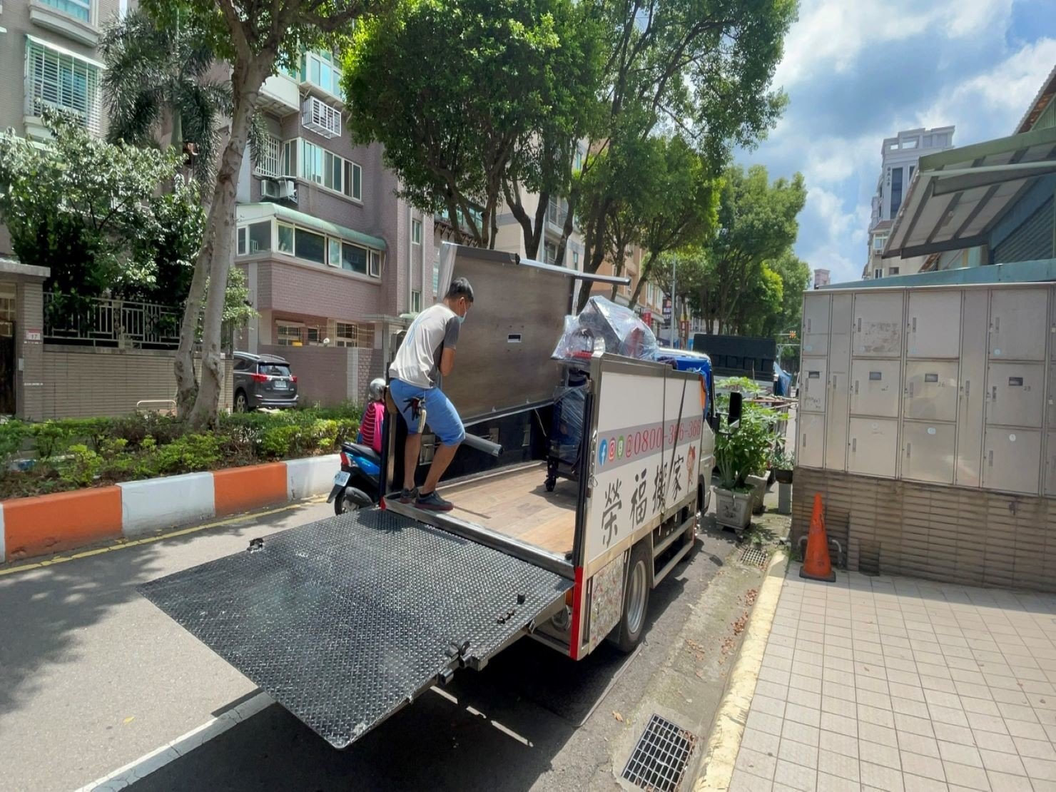 特殊搬運、搬重物【榮福搬家】只搬單一物件、基隆搬家、南港搬家、桃園搬家公司推薦、新北搬家公司推薦、企業搬運服務、搬公司行號、廠房遷移、成衣工廠設備搬移、桌上型紡織機(加熱型)、紡織直噴機、商用列印機搬移、熱轉印機搬移、工業型列印機、學校單位大型海報印表機、精緻包裝、家庭搬家、搬鋼琴、搬工計時、搬工服務、人力搬運,針對顧客都秉持以用心實在專業搬家技巧,搬家實在用心值得您的信賴與選擇。歡迎來電咨詢02-2651-2727,榮福搬家有專員立即為您服務。 特殊搬運、搬重物【榮福搬家】只搬單一物件、基隆搬家、南港搬家、桃園搬家公司推薦、新北搬家公司推薦、企業搬運服務、搬公司行號、廠房遷移、成衣工廠設備搬移、桌上型紡織機(加熱型)、紡織直噴機、商用列印機搬移、熱轉印機搬移、工業型列印機、學校單位大型海報印表機、精緻包裝、家庭搬家、搬鋼琴、搬工計時、搬工服務、人力搬運,針對顧客都秉持以用心實在專業搬家技巧,搬家實在用心值得您的信賴與選擇。歡迎來電咨詢02-2651-2727,榮福搬家有專員立即為您服務。