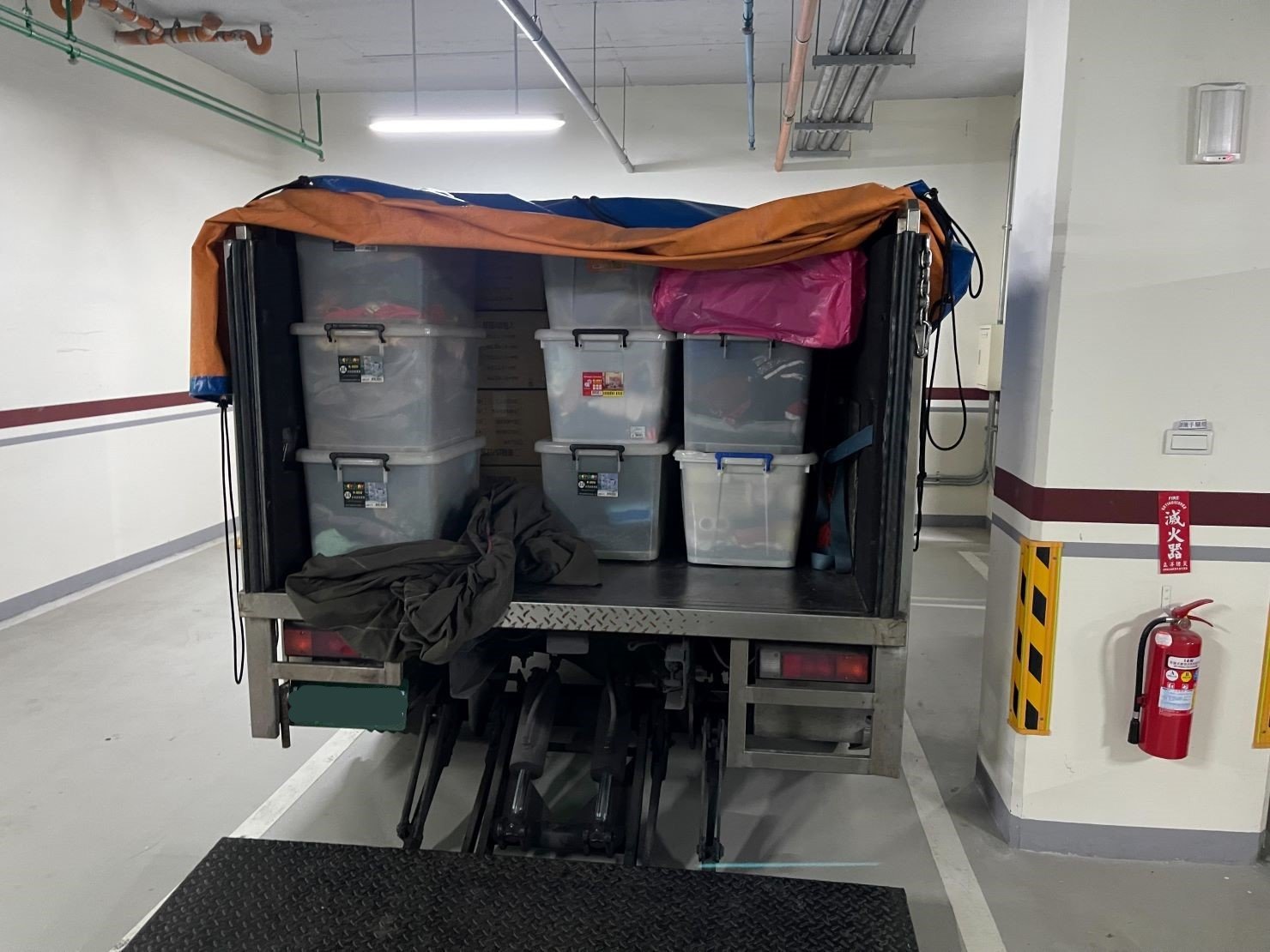 台北專業搬家細膩服務|南港專業搬家細膩服務|新北專業搬家細膩服務|雙北專業搬家細膩服務|汐止專業搬家細膩服務|中永和專業搬家細膩服務|板橋專業搬家細膩服務|五股專業搬家細膩服務|基隆專業搬家細膩服務|三重蘆洲專業搬家細膩服務|桃園專業搬家細膩服務|家庭搬家達人推薦之【榮福搬家公司】累積20年以上各項搬家經驗具備豐富搬運歷練、不斷提升師傅群的搬運技法,用心實在、各項家具保護措施達到完善;提供最優質的搬家服務品質。 台北專業搬家細膩服務|南港專業搬家細膩服務|新北專業搬家細膩服務|雙北專業搬家細膩服務|汐止專業搬家細膩服務|中永和專業搬家細膩服務|板橋專業搬家細膩服務|五股專業搬家細膩服務|基隆專業搬家細膩服務|三重蘆洲專業搬家細膩服務|桃園專業搬家細膩服務|家庭搬家達人推薦之【榮福搬家公司】累積20年以上各項搬家經驗具備豐富搬運歷練、不斷提升師傅群的搬運技法,用心實在、各項家具保護措施達到完善;提供最優質的搬家服務品質。