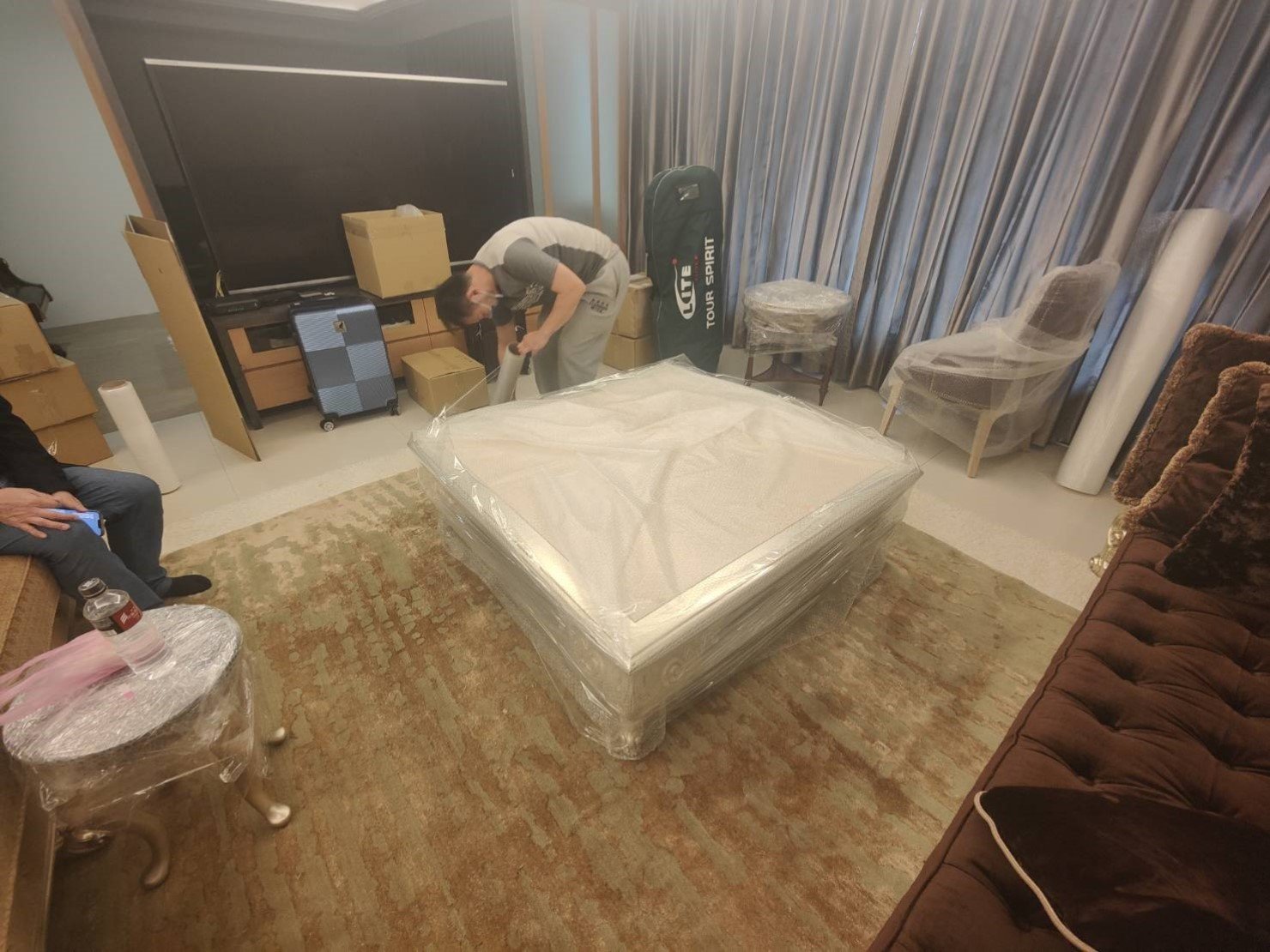 專人到府打包、尺寸較大家具以樓梯搬運作業、歐美規格沙發以樓梯搬運、搬家公司推薦、新北搬家公司推薦【榮福搬家公司】基隆搬家、南港搬家、桃園搬家公司推薦、家庭搬家、精緻搬家、精緻包裝、打包裝箱、跨縣市搬家、貴重家具精緻包裝、人工搬運、搬家具、白土報紙、搬家首選、搬家紙箱、氣泡捲、膠膜、黃色透明膠帶、大型家具搬運、台北搬家公司推薦:大台北搬家,精緻包裝搬運「細膩包裝、專業搬運、用心服務、以客為尊」是榮福搬家公司的宗旨與精神。歡迎立即來電02-2651-2727專人服務。 專人到府打包、尺寸較大家具以樓梯搬運作業、歐美規格沙發以樓梯搬運、搬家公司推薦、新北搬家公司推薦【榮福搬家公司】基隆搬家、南港搬家、桃園搬家公司推薦、家庭搬家、精緻搬家、精緻包裝、打包裝箱、跨縣市搬家、貴重家具精緻包裝、人工搬運、搬家具、白土報紙、搬家首選、搬家紙箱、氣泡捲、膠膜、黃色透明膠帶、大型家具搬運、台北搬家公司推薦:大台北搬家,精緻包裝搬運「細膩包裝、專業搬運、用心服務、以客為尊」是榮福搬家公司的宗旨與精神。歡迎立即來電02-2651-2727專人服務。