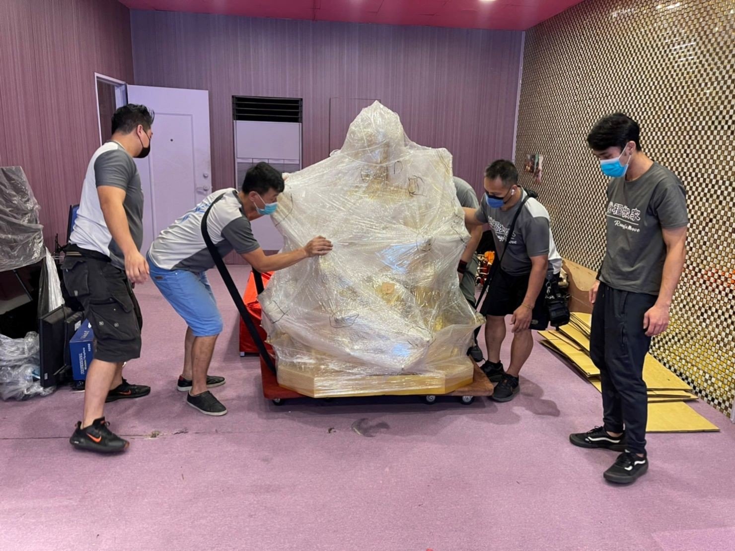 搬家首選【榮福搬家公司】四面佛像搬家|四面佛精緻包裝|泰國財神搬家|泰國財神精緻包裝|泰國四面佛搬運|石雕佛像精緻包裝|玉雕神像精緻包裝|木雕神像精緻包裝|特殊重物神像搬運|廟宇喬遷搬運|神社喬遷搬運|神尊搬運|喬遷搬家首選|特殊重物神像搬運|特殊重物佛像搬運、用心防護、精緻包裝、搬重物技巧、新北搬家公司推薦、搬家車、搬家公司、基隆搬家、南港搬家、桃園搬家公司推薦、台北搬家公司推薦:大台北搬家,精緻包裝搬運「細膩包裝、專業搬運、用心服務、以客為尊」是榮福搬家公司的宗旨與精神。歡迎立即來電02-2651-2727專人服務。 搬家首選【榮福搬家公司】四面佛像搬家|四面佛精緻包裝|泰國財神搬家|泰國財神精緻包裝|泰國四面佛搬運|石雕佛像精緻包裝|玉雕神像精緻包裝|木雕神像精緻包裝|特殊重物神像搬運|廟宇喬遷搬運|神社喬遷搬運|神尊搬運|喬遷搬家首選|特殊重物神像搬運|特殊重物佛像搬運、用心防護、精緻包裝、搬重物技巧、新北搬家公司推薦、搬家車、搬家公司、基隆搬家、南港搬家、桃園搬家公司推薦、台北搬家公司推薦:大台北搬家,精緻包裝搬運「細膩包裝、專業搬運、用心服務、以客為尊」是榮福搬家公司的宗旨與精神。歡迎立即來電02-2651-2727專人服務。