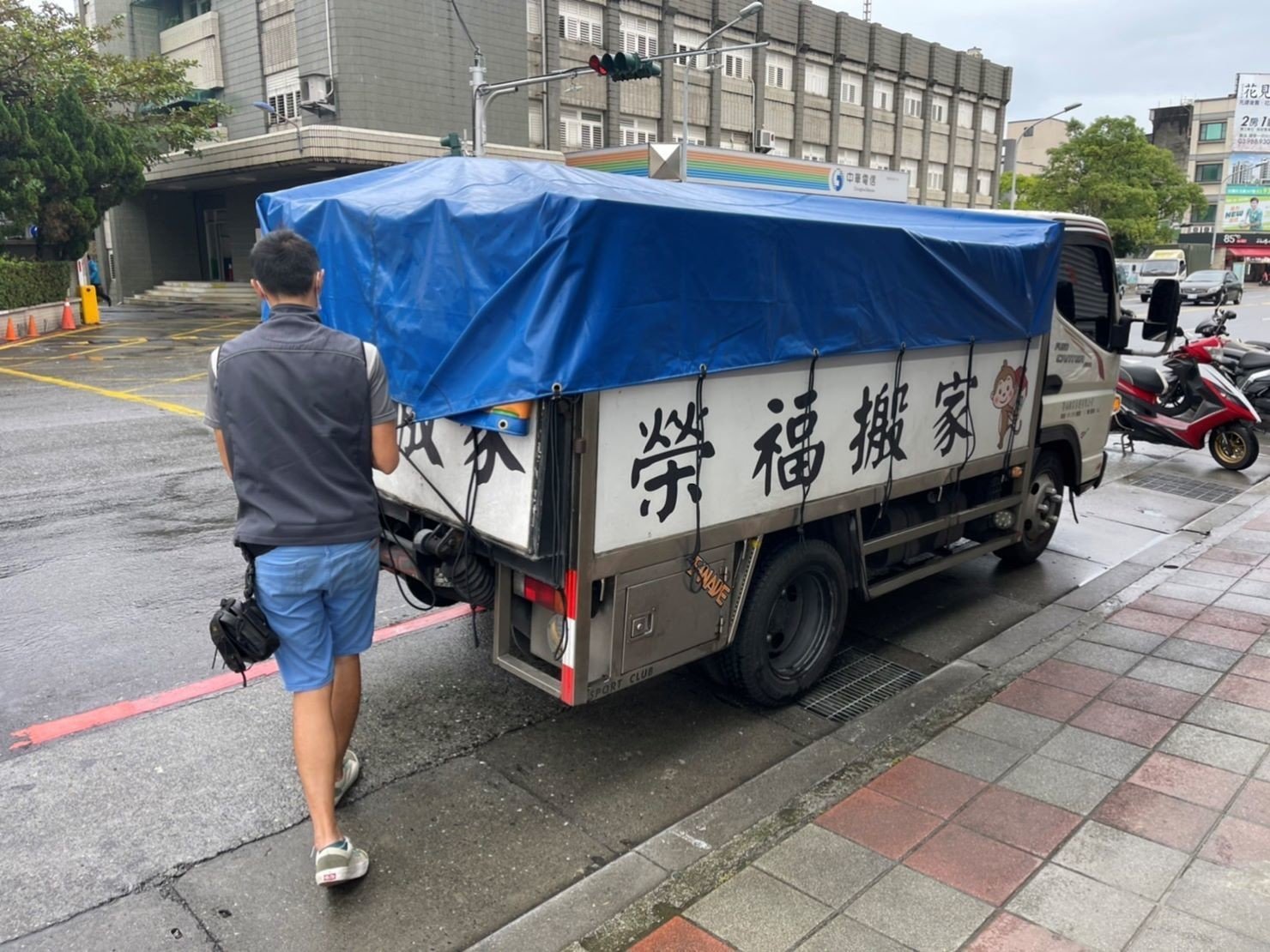 【榮福搬家】烘焙店面搬遷、甜點店面搬遷、麵包店搬遷、店面搬遷暫放倉儲、餐飲設備暫放倉儲、訂製餐桌椅精緻包裝、營業用攪拌機搬運、營業用冰箱精緻包裝、營業用烤箱搬遷、麵包切割機、營業用冰箱搬遷、工作檯包裝、蛋糕櫃,專業搬家公司司推薦:精緻包裝搬運「細膩包裝、專業搬運、用心服務、以客為尊」是榮福搬家公司的宗旨與精神。歡迎立即來電02-2651-2727專人服務。 【榮福搬家】烘焙店面搬遷、甜點店面搬遷、麵包店搬遷、店面搬遷暫放倉儲、餐飲設備暫放倉儲、訂製餐桌椅精緻包裝、營業用攪拌機搬運、營業用冰箱精緻包裝、營業用烤箱搬遷、麵包切割機、營業用冰箱搬遷、工作檯包裝、蛋糕櫃,專業搬家公司司推薦:精緻包裝搬運「細膩包裝、專業搬運、用心服務、以客為尊」是榮福搬家公司的宗旨與精神。歡迎立即來電02-2651-2727專人服務。