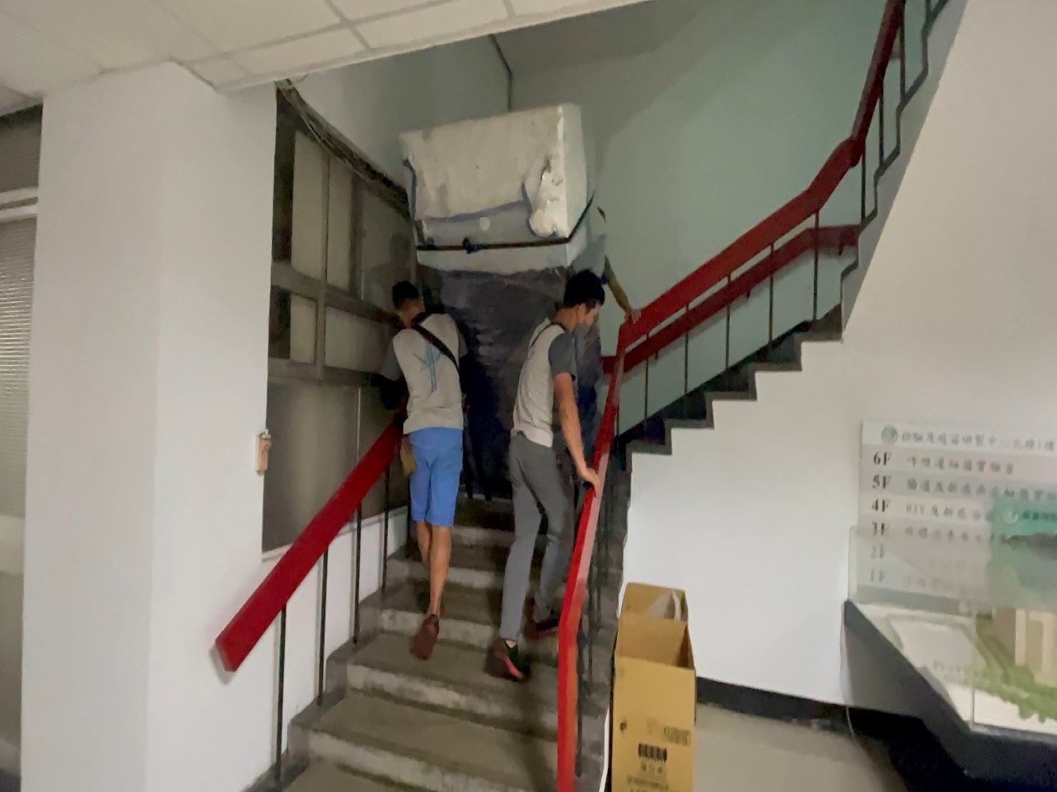 專搬生醫設備、搬精密儀器、實驗室冷凍櫃搬運、生技實驗設備、台北搬實驗設備、南港搬實驗設備、新北搬實驗設備、雙北搬實驗設備、汐止搬實驗設備、中永和搬實驗設備、板橋搬實驗設備、五股搬實驗設備、基隆搬實驗設備、桃園搬實驗設備、搬生醫設備推薦【榮福搬家】擁有各式各樣特殊重物搬運的經驗,用心實在給予最佳搬運服務,特殊重物搬運唯一首選榮福搬家公司。 專搬生醫設備、搬精密儀器、實驗室冷凍櫃搬運、生技實驗設備、台北搬實驗設備、南港搬實驗設備、新北搬實驗設備、雙北搬實驗設備、汐止搬實驗設備、中永和搬實驗設備、板橋搬實驗設備、五股搬實驗設備、基隆搬實驗設備、桃園搬實驗設備、搬生醫設備推薦【榮福搬家】擁有各式各樣特殊重物搬運的經驗,用心實在給予最佳搬運服務,特殊重物搬運唯一首選榮福搬家公司。