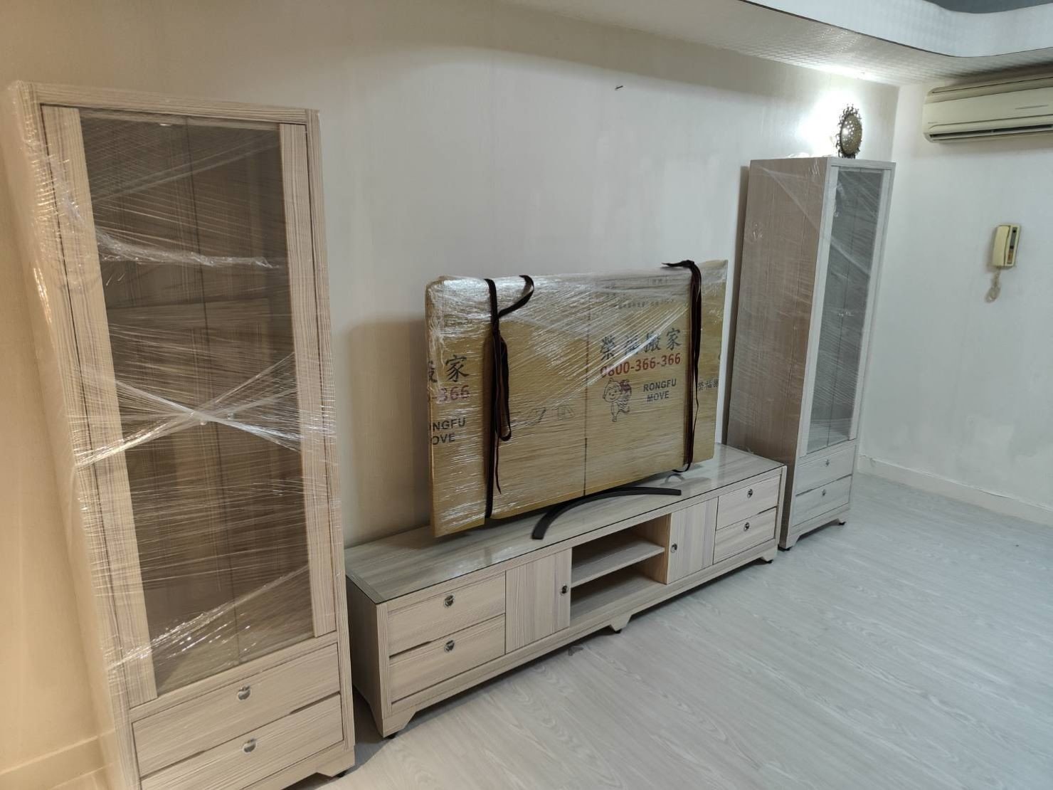 搬家具、基隆搬家、搬家電、床墊搬運、搬衣櫃、搬大型家具、搬公司行號、家庭搬家、搬鋼琴、搬工計時、人工搬運、搬運、搬家紙箱,針對顧客都秉持以用心實在專業搬家技巧,搬家實在用心值得您的信賴與選擇。【榮福搬家公司】搬家首選、搬家公司推薦:優質搬家,包裝搬運「細膩包裝、專業搬運、用心服務、以客為尊」是榮福搬家公司的宗旨與精神。歡迎立即來電02-2651-2727專人服務。系統式家具拆裝找專業的榮福搬家就對了。 搬家具、基隆搬家、搬家電、床墊搬運、搬衣櫃、搬大型家具、搬公司行號、家庭搬家、搬鋼琴、搬工計時、人工搬運、搬運、搬家紙箱,針對顧客都秉持以用心實在專業搬家技巧,搬家實在用心值得您的信賴與選擇。【榮福搬家公司】搬家首選、搬家公司推薦:優質搬家,包裝搬運「細膩包裝、專業搬運、用心服務、以客為尊」是榮福搬家公司的宗旨與精神。歡迎立即來電02-2651-2727專人服務。系統式家具拆裝找專業的榮福搬家就對了。