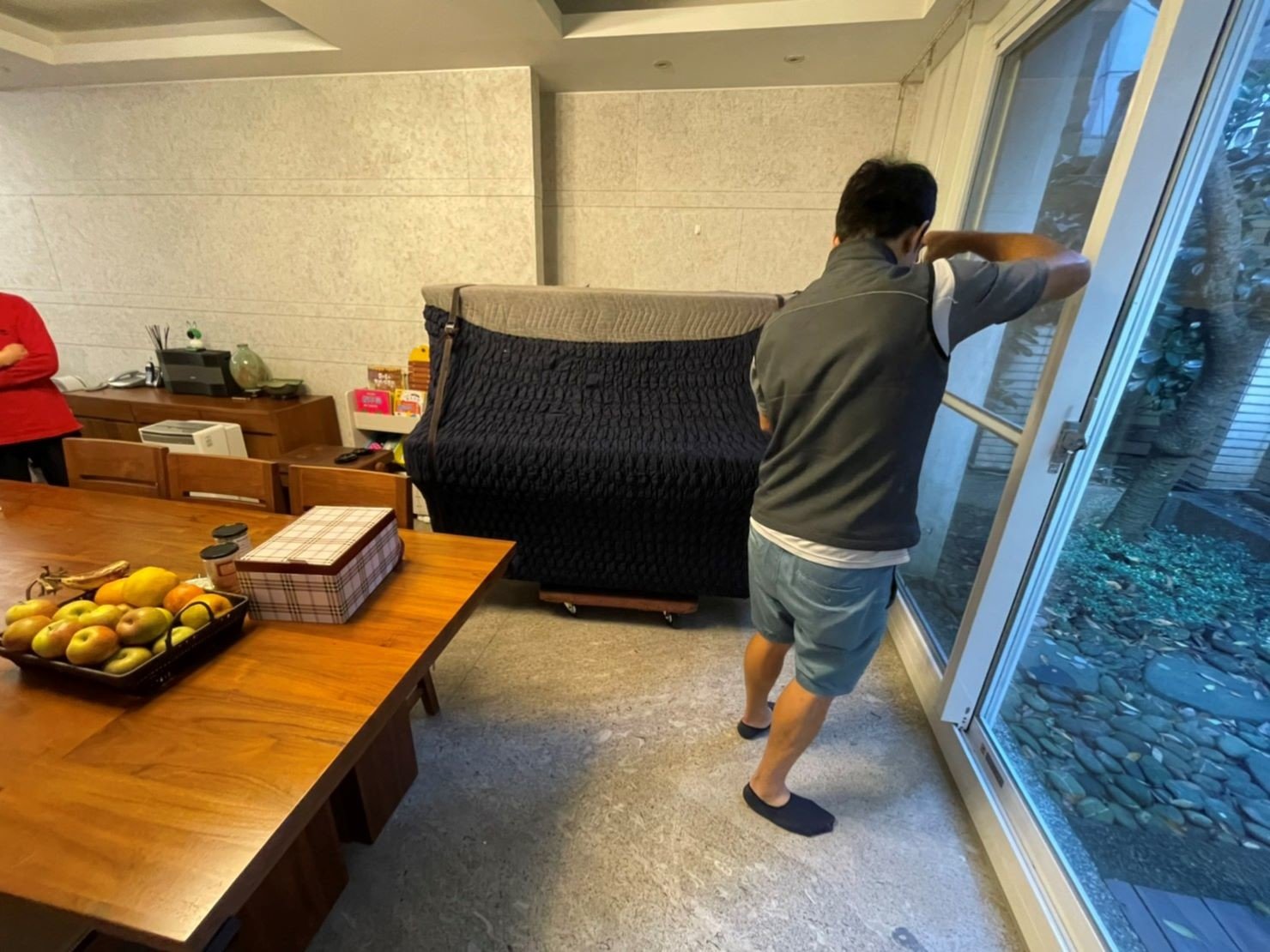搬家公司推薦、新北搬家推薦【榮福搬家公司】南港搬家、桃園搬家公司推薦、台北搬家公司推薦、搬家具、冰箱搬運、基隆搬家、搬家電、床墊搬運、搬公司行號、家庭搬家、搬鋼琴、搬工、搬運、跨縣市搬家、搬床墊、精搬鋼琴、重物搬運、搬冰箱、搬家紙箱,針對顧客都秉持以用心實在專業搬家技巧,搬家實在用心值得您的信賴與選擇。歡迎來電咨詢02-2651-2727,榮福搬家有專員立即為您服務。 搬家公司推薦、新北搬家推薦【榮福搬家公司】南港搬家、桃園搬家公司推薦、台北搬家公司推薦、搬家具、冰箱搬運、基隆搬家、搬家電、床墊搬運、搬公司行號、家庭搬家、搬鋼琴、搬工、搬運、跨縣市搬家、搬床墊、精搬鋼琴、重物搬運、搬冰箱、搬家紙箱,針對顧客都秉持以用心實在專業搬家技巧,搬家實在用心值得您的信賴與選擇。歡迎來電咨詢02-2651-2727,榮福搬家有專員立即為您服務。
