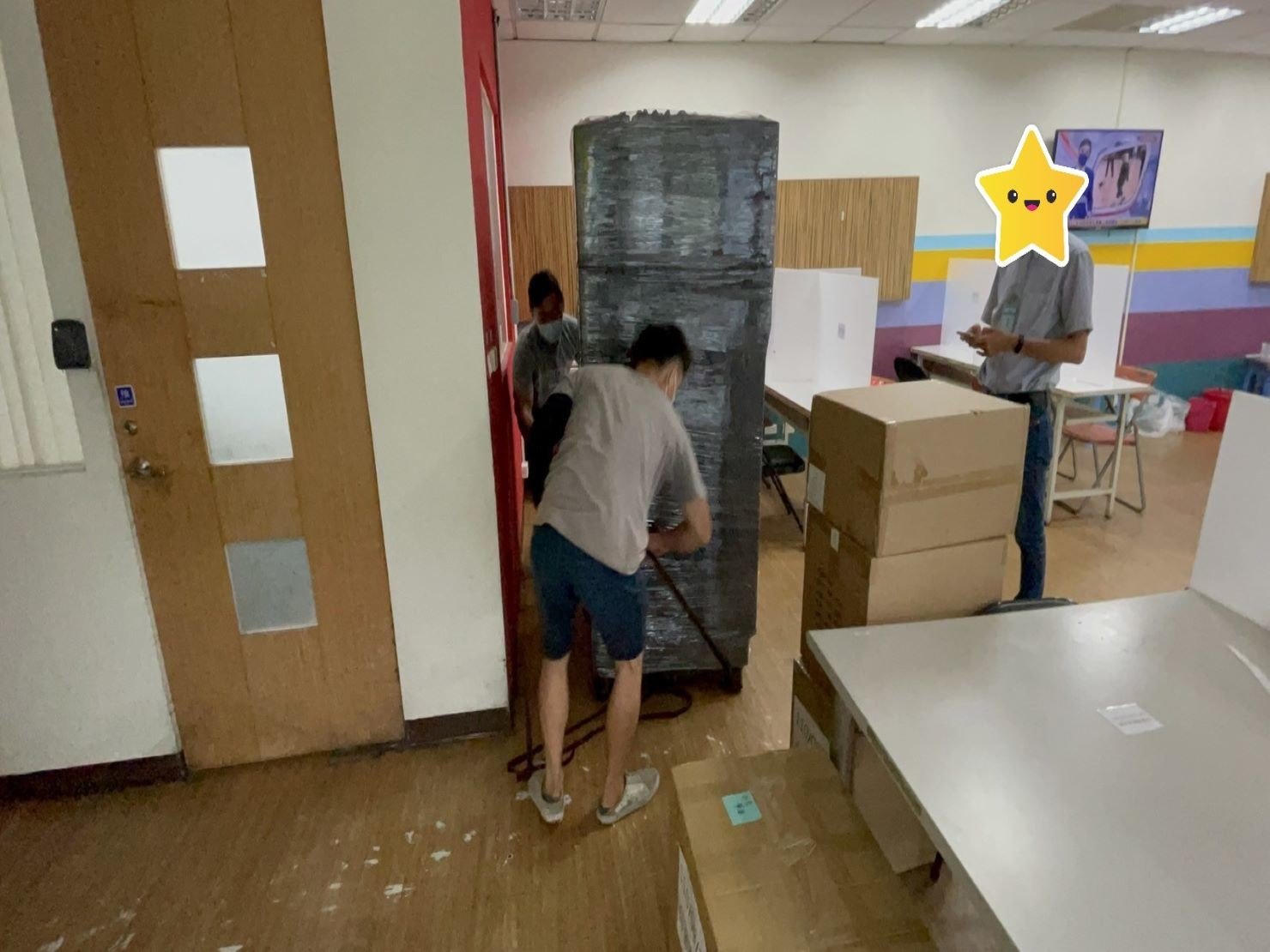 只需搬一件家具?搬運單一生財器具、儀器設備、販賣機、客製化設備、特殊重物推薦【榮福搬家】專業包裝防護搬運「細膩包裝手法、專業搬運技巧、用心服務、以客為尊」是榮福搬家公司的宗旨與精神。歡迎立即來電02-2651-2727專人服務。 只需搬一件家具?搬運單一生財器具、儀器設備、販賣機、客製化設備、特殊重物推薦【榮福搬家】專業包裝防護搬運「細膩包裝手法、專業搬運技巧、用心服務、以客為尊」是榮福搬家公司的宗旨與精神。歡迎立即來電02-2651-2727專人服務。