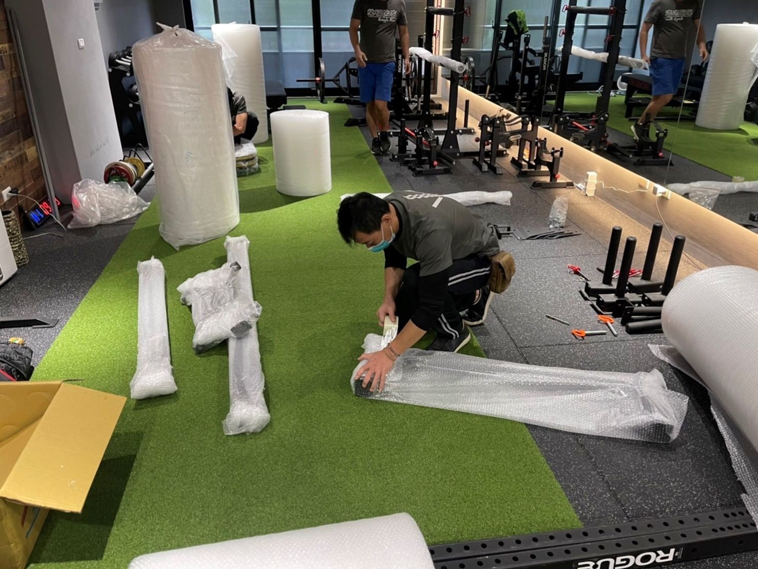 台北搬健身器材、南港搬健身器材、新北搬健身器材、雙北搬健身器材、汐止搬健身器材、中永和搬健身器材、板橋搬健身器材、五股搬健身器材、基隆搬健身器材、桃園搬健身器材、專業健身器材搬運推薦【榮福搬家公司】各項運動器材倉儲暫放、各項健身器材精緻包裝、各項健身器材精緻包裝倉儲暫放、運動器材設備搬運、搬居家跑步機、搬滑步機、搬橢圓機、搬跑步機、搬深蹲架、搬種訓架、各式居家搬運動設備、重量深蹲架、健身房運動器材搬運【榮福搬家】具各項搬運設備及搬運動器材知識與技巧,也有各項物件拆裝的專門技能,破百公斤的設備器材、「專業搬運、用心服務、以客為尊」是榮福搬家公司的宗旨與精神。歡迎立即來電02-2651-2727專人服務。 台北搬健身器材、南港搬健身器材、新北搬健身器材、雙北搬健身器材、汐止搬健身器材、中永和搬健身器材、板橋搬健身器材、五股搬健身器材、基隆搬健身器材、桃園搬健身器材、專業健身器材搬運推薦【榮福搬家公司】各項運動器材倉儲暫放、各項健身器材精緻包裝、各項健身器材精緻包裝倉儲暫放、運動器材設備搬運、搬居家跑步機、搬滑步機、搬橢圓機、搬跑步機、搬深蹲架、搬種訓架、各式居家搬運動設備、重量深蹲架、健身房運動器材搬運【榮福搬家】具各項搬運設備及搬運動器材知識與技巧,也有各項物件拆裝的專門技能,破百公斤的設備器材、「專業搬運、用心服務、以客為尊」是榮福搬家公司的宗旨與精神。歡迎立即來電02-2651-2727專人服務。