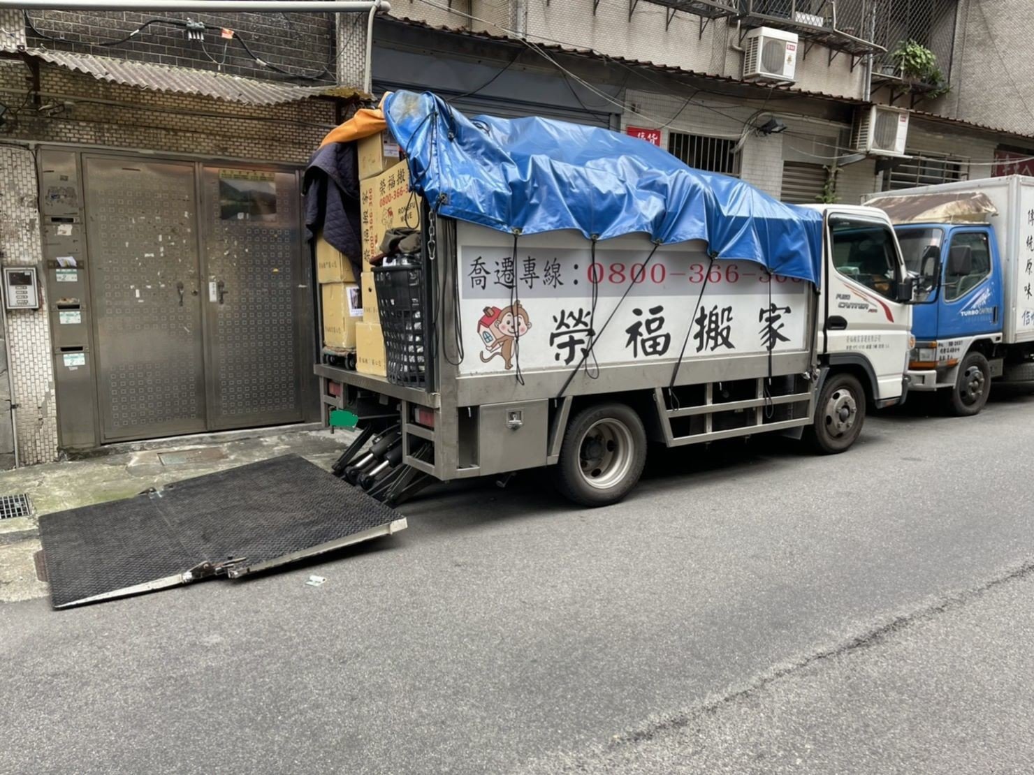 搬家公司推薦、台北搬家推薦、桃園搬家公司推薦【榮福搬家公司】南港搬家、暫放倉儲搬回、跨縣市搬家、搬洗衣機推薦、新北搬家公司推薦、企業搬運服務、搬公司行號、廠房遷移、公司行號搬遷、政府機關搬遷、百貨專櫃遷移、學校單位搬遷、精緻包裝、家庭搬家、搬鋼琴、搬工,針對顧客都秉持以用心實在專業搬家技巧,搬家實在用心值得您的信賴與選擇。歡迎來電咨詢02-2651-2727,榮福搬家有專員立即為您服務。 搬家公司推薦、台北搬家推薦、桃園搬家公司推薦【榮福搬家公司】南港搬家、暫放倉儲搬回、跨縣市搬家、搬洗衣機推薦、新北搬家公司推薦、企業搬運服務、搬公司行號、廠房遷移、公司行號搬遷、政府機關搬遷、百貨專櫃遷移、學校單位搬遷、精緻包裝、家庭搬家、搬鋼琴、搬工,針對顧客都秉持以用心實在專業搬家技巧,搬家實在用心值得您的信賴與選擇。歡迎來電咨詢02-2651-2727,榮福搬家有專員立即為您服務。
