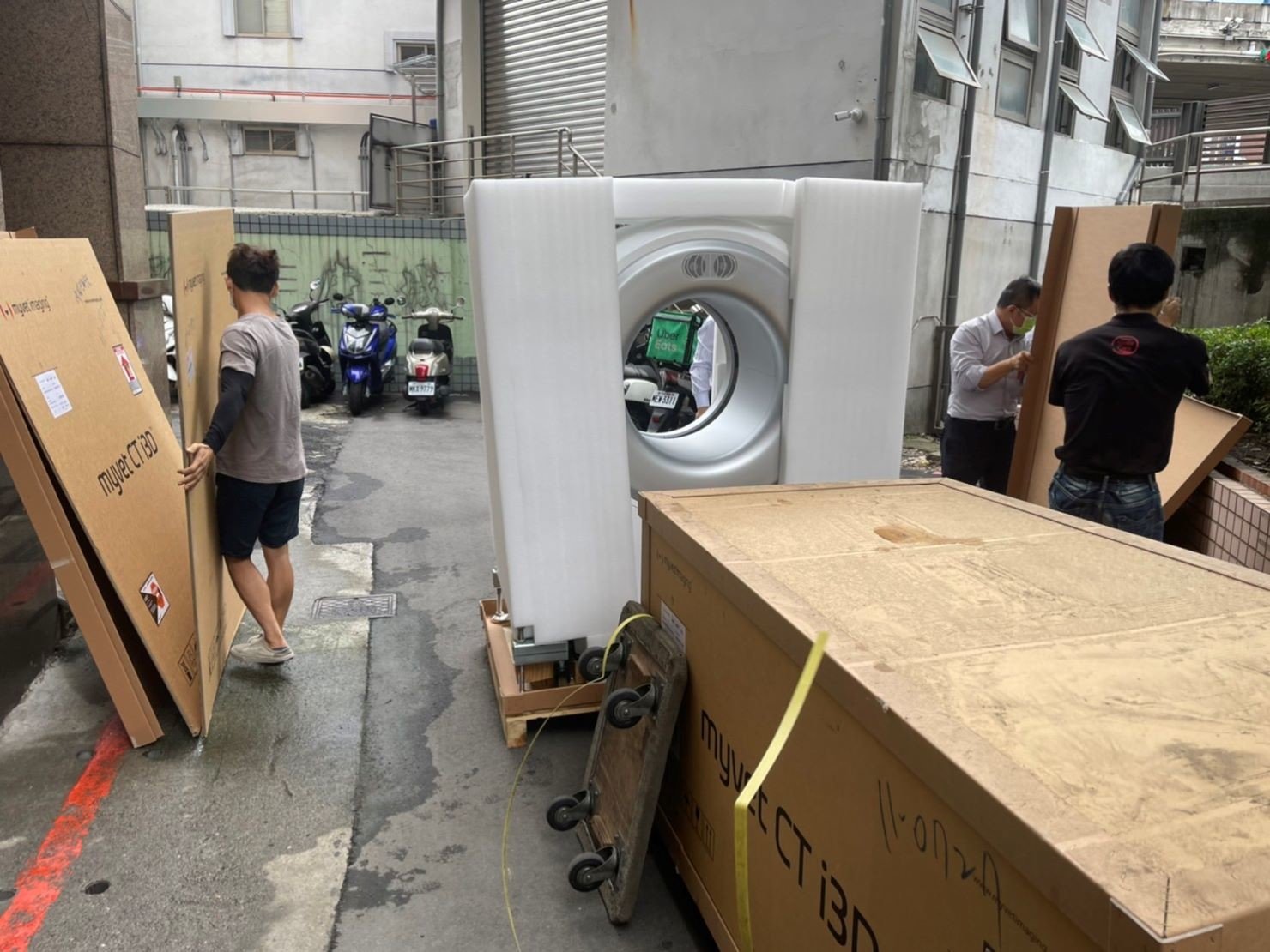 特殊搬運、搬重物【榮福搬家】醫療器材、醫療設備搬運、斷層掃苗儀器搬運、搬單一物件、南港搬家、桃園搬家公司推薦、新北搬家公司推薦、可配合醫院搬運、生技科學儀器搬運、海關箱待拆、醫療儀器專業搬運、廠房遷移、公司行號搬、專搬重物、搬工服務、人力搬運,針對顧客都秉持以用心實在專業搬家技巧,搬家實在用心值得您的信賴與選擇。歡迎來電咨詢02-2651-2727,榮福搬家有專員立即為您服務。 特殊搬運、搬重物【榮福搬家】醫療器材、醫療設備搬運、斷層掃苗儀器搬運、搬單一物件、南港搬家、桃園搬家公司推薦、新北搬家公司推薦、可配合醫院搬運、生技科學儀器搬運、海關箱待拆、醫療儀器專業搬運、廠房遷移、公司行號搬、專搬重物、搬工服務、人力搬運,針對顧客都秉持以用心實在專業搬家技巧,搬家實在用心值得您的信賴與選擇。歡迎來電咨詢02-2651-2727,榮福搬家有專員立即為您服務。