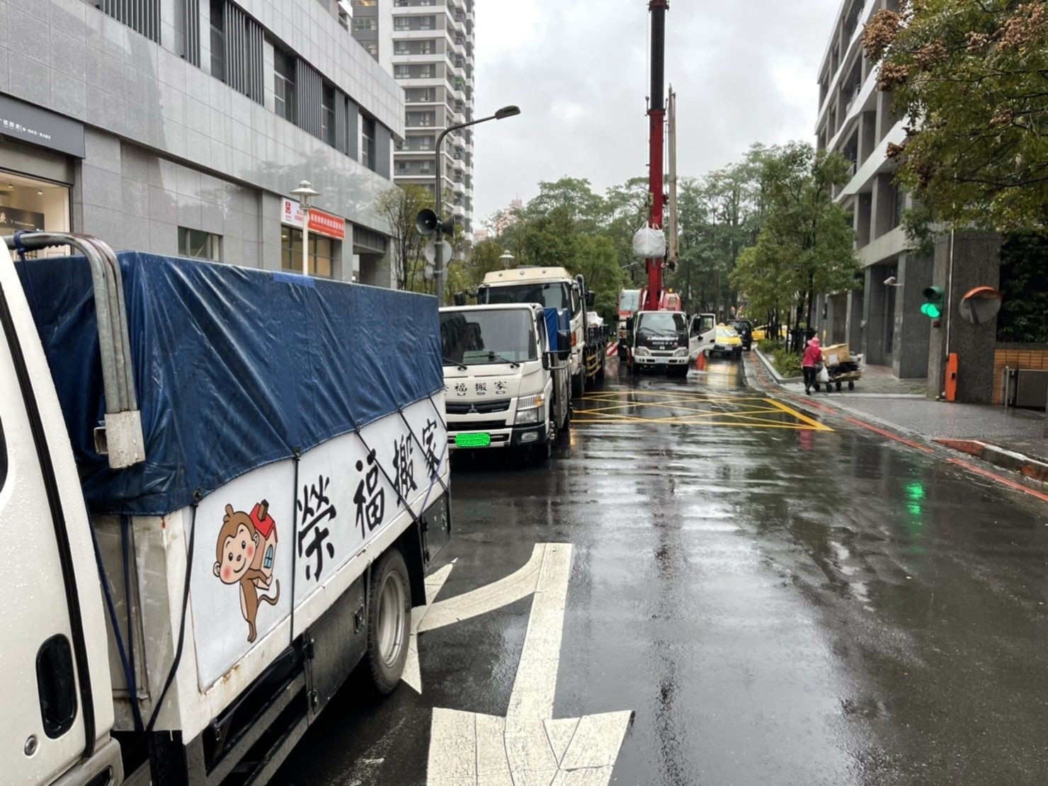 重物搬運/南港搬家【榮福搬家公司】搬洗衣機、搬披薩窯、精搬金庫、搬保險櫃、精搬魚缸、跨縣搬家、搬工派遣、搬床墊、搬冰箱、搬家具、搬家首選、吊掛搬運、吊家具搬運、台北搬家公司推薦:大台北搬家、新北搬家推薦,精緻包裝搬運「細膩包裝、專業搬運、用心服務、以客為尊」是榮福搬家公司的宗旨與精神。歡迎立即來電02-2651-2727專人服務。 重物搬運/南港搬家【榮福搬家公司】搬洗衣機、搬披薩窯、精搬金庫、搬保險櫃、精搬魚缸、跨縣搬家、搬工派遣、搬床墊、搬冰箱、搬家具、搬家首選、吊掛搬運、吊家具搬運、台北搬家公司推薦:大台北搬家、新北搬家推薦,精緻包裝搬運「細膩包裝、專業搬運、用心服務、以客為尊」是榮福搬家公司的宗旨與精神。歡迎立即來電02-2651-2727專人服務。