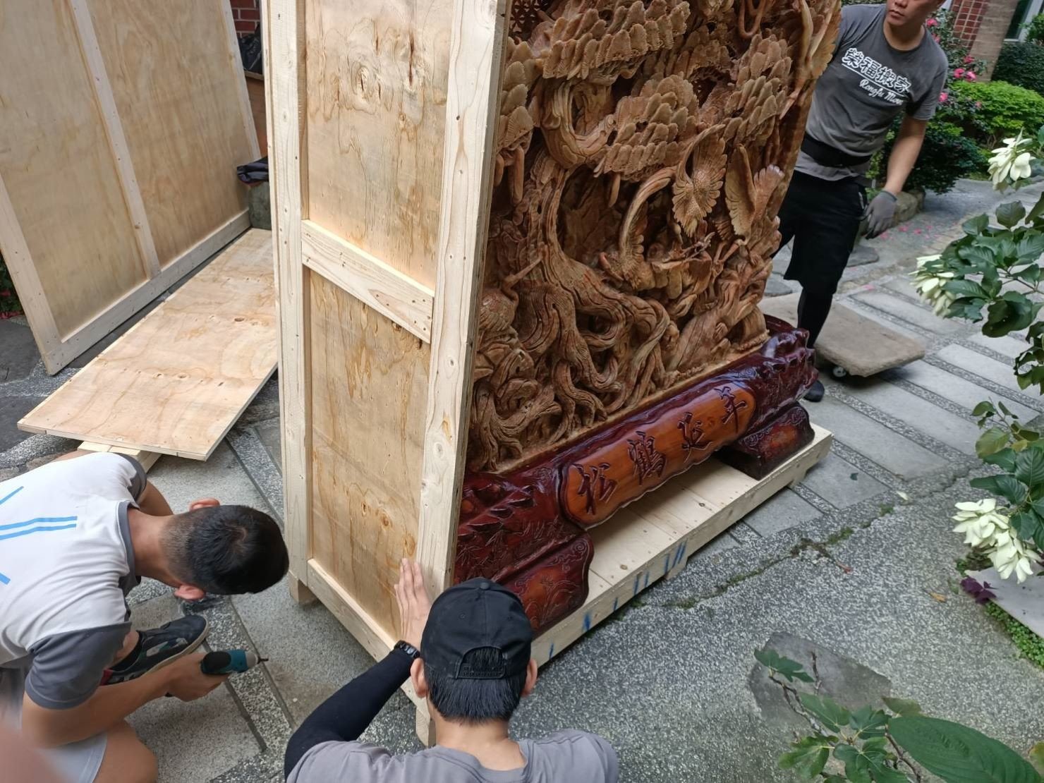 重物搬運、搬佛像【榮福搬家公司】搬披薩窯、精搬金庫、搬保險櫃、精搬魚缸、跨縣搬家、搬工派遣、搬玉石、搬神明桌、搬家具、搬家首選、吊掛搬運、吊家具搬運、搬重物技巧、台北搬家公司推薦:大台北搬家、基隆搬家,精緻包裝搬運「細膩包裝、專業搬運、用心服務、以客為尊」是榮福搬家公司的宗旨與精神。歡迎立即來電02-2651-2727專人服務。 重物搬運、搬佛像【榮福搬家公司】搬披薩窯、精搬金庫、搬保險櫃、精搬魚缸、跨縣搬家、搬工派遣、搬玉石、搬神明桌、搬家具、搬家首選、吊掛搬運、吊家具搬運、搬重物技巧、台北搬家公司推薦:大台北搬家、基隆搬家,精緻包裝搬運「細膩包裝、專業搬運、用心服務、以客為尊」是榮福搬家公司的宗旨與精神。歡迎立即來電02-2651-2727專人服務。