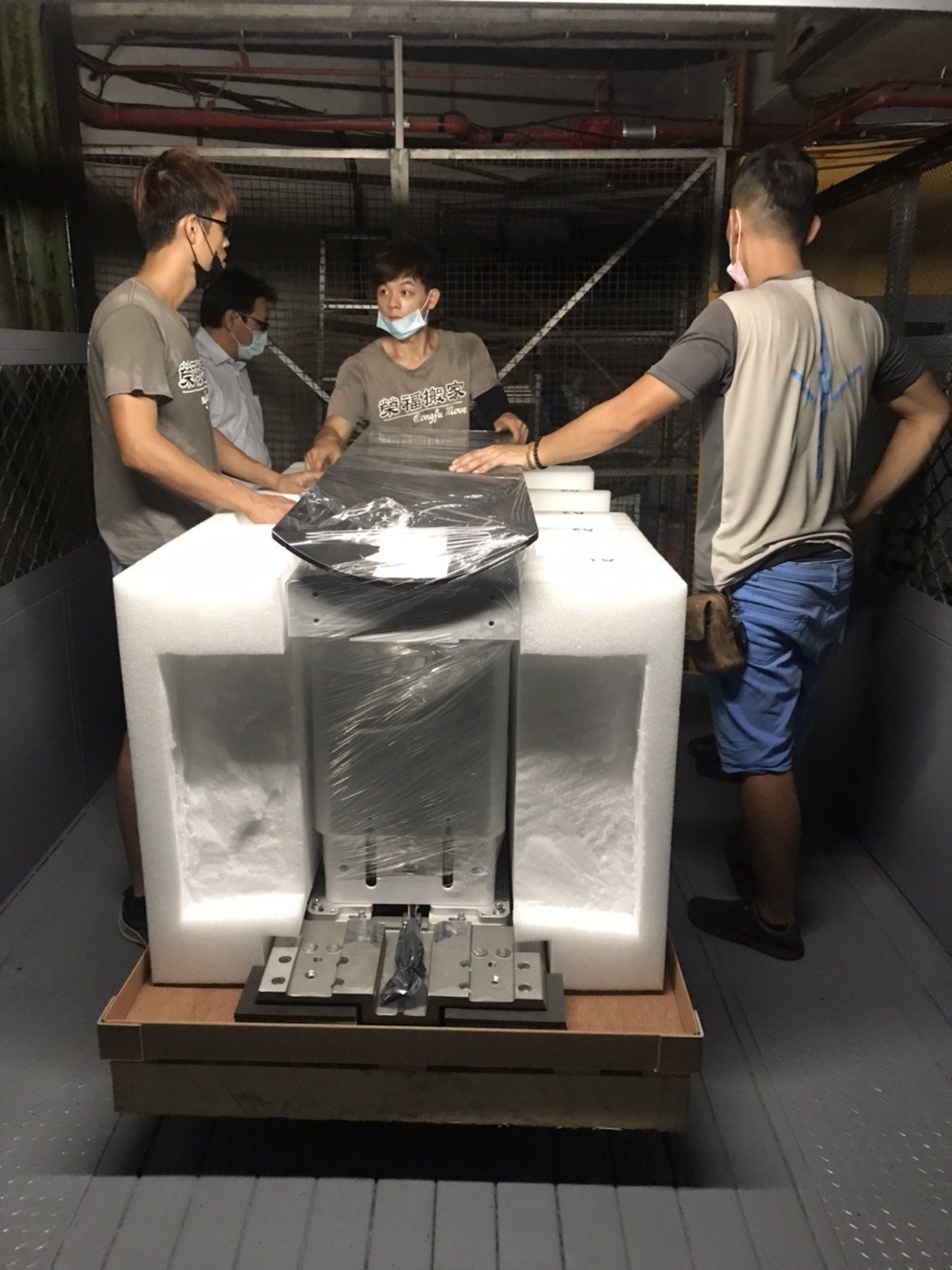 特殊搬運、搬重物【榮福搬家】醫療器材、醫療設備搬運、斷層掃苗儀器搬運、搬單一物件、南港搬家、桃園搬家公司推薦、新北搬家公司推薦、可配合醫院搬運、生技科學儀器搬運、海關箱待拆、醫療儀器專業搬運、廠房遷移、公司行號搬、專搬重物、搬工服務、人力搬運,針對顧客都秉持以用心實在專業搬家技巧,搬家實在用心值得您的信賴與選擇。歡迎來電咨詢02-2651-2727,榮福搬家有專員立即為您服務。 特殊搬運、搬重物【榮福搬家】醫療器材、醫療設備搬運、斷層掃苗儀器搬運、搬單一物件、南港搬家、桃園搬家公司推薦、新北搬家公司推薦、可配合醫院搬運、生技科學儀器搬運、海關箱待拆、醫療儀器專業搬運、廠房遷移、公司行號搬、專搬重物、搬工服務、人力搬運,針對顧客都秉持以用心實在專業搬家技巧,搬家實在用心值得您的信賴與選擇。歡迎來電咨詢02-2651-2727,榮福搬家有專員立即為您服務。