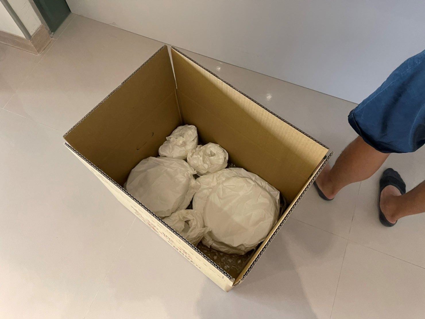 搬家公司推薦、新北搬家推薦【榮福搬家公司】精緻包裝搬運「細膩包裝、專業搬運、用心服務、以客為尊」是榮福搬家公司的宗旨與精神:搬家首選、南港搬家、桃園搬家公司推薦、台北搬家公司推薦、精緻搬家、精緻包裝、搬家達人、搬家具、冰箱搬運、基隆搬家、搬家電、床墊搬運、跨縣市搬家、搬公司行號、家庭搬家、搬鋼琴、搬工、搬運、搬家紙箱,針對顧客都秉持以用心實在專業搬家技巧,搬家實在用心值得您的信賴與選擇。歡迎來電咨詢02-2651-2727,榮福搬家有專員立即為您服務。 搬家公司推薦、新北搬家推薦【榮福搬家公司】精緻包裝搬運「細膩包裝、專業搬運、用心服務、以客為尊」是榮福搬家公司的宗旨與精神:搬家首選、南港搬家、桃園搬家公司推薦、台北搬家公司推薦、精緻搬家、精緻包裝、搬家達人、搬家具、冰箱搬運、基隆搬家、搬家電、床墊搬運、跨縣市搬家、搬公司行號、家庭搬家、搬鋼琴、搬工、搬運、搬家紙箱,針對顧客都秉持以用心實在專業搬家技巧,搬家實在用心值得您的信賴與選擇。歡迎來電咨詢02-2651-2727,榮福搬家有專員立即為您服務。