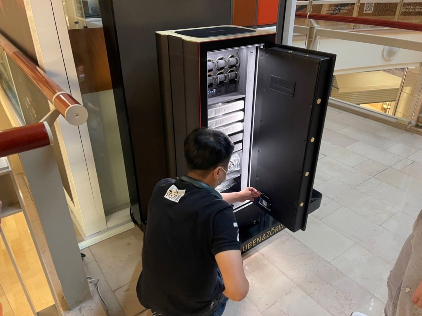 百貨公司保險箱搬運、金庫搬運,搬家公司推薦、百貨公司進撤櫃推薦【榮福搬家公司】台北百貨公司保險箱搬運、金庫、桃園百貨公司保險箱搬運、金庫、新竹百貨公司保險箱搬運、金庫、南港公司行號金庫、保險箱搬遷、桃園公司行號金庫、保險箱搬遷、新北公司行號金庫、保險箱搬遷、基隆公司行號金庫、保險箱搬遷、特殊重物保險箱、金庫搬運、保險箱、金庫搬運、公司行號搬遷、台北公司行號金庫、保險箱清運、桃園公司行號金庫、保險箱清運、新北公司行號金庫、保險箱清運、政府機關搬遷、學校單位搬遷、精緻包裝、搬家紙箱、搬鐵櫃、搬保密文件、保密文件銷毀,針對顧客都秉持以用心實在專業搬家技巧,搬家實在用心值得您的信賴與選擇。歡迎來電咨詢02-2651-2727,榮福搬家有專員立即為您服務。 百貨公司保險箱搬運、金庫搬運,搬家公司推薦、百貨公司進撤櫃推薦【榮福搬家公司】台北百貨公司保險箱搬運、金庫、桃園百貨公司保險箱搬運、金庫、新竹百貨公司保險箱搬運、金庫、南港公司行號金庫、保險箱搬遷、桃園公司行號金庫、保險箱搬遷、新北公司行號金庫、保險箱搬遷、基隆公司行號金庫、保險箱搬遷、特殊重物保險箱、金庫搬運、保險箱、金庫搬運、公司行號搬遷、台北公司行號金庫、保險箱清運、桃園公司行號金庫、保險箱清運、新北公司行號金庫、保險箱清運、政府機關搬遷、學校單位搬遷、精緻包裝、搬家紙箱、搬鐵櫃、搬保密文件、保密文件銷毀,針對顧客都秉持以用心實在專業搬家技巧,搬家實在用心值得您的信賴與選擇。歡迎來電咨詢02-2651-2727,榮福搬家有專員立即為您服務。